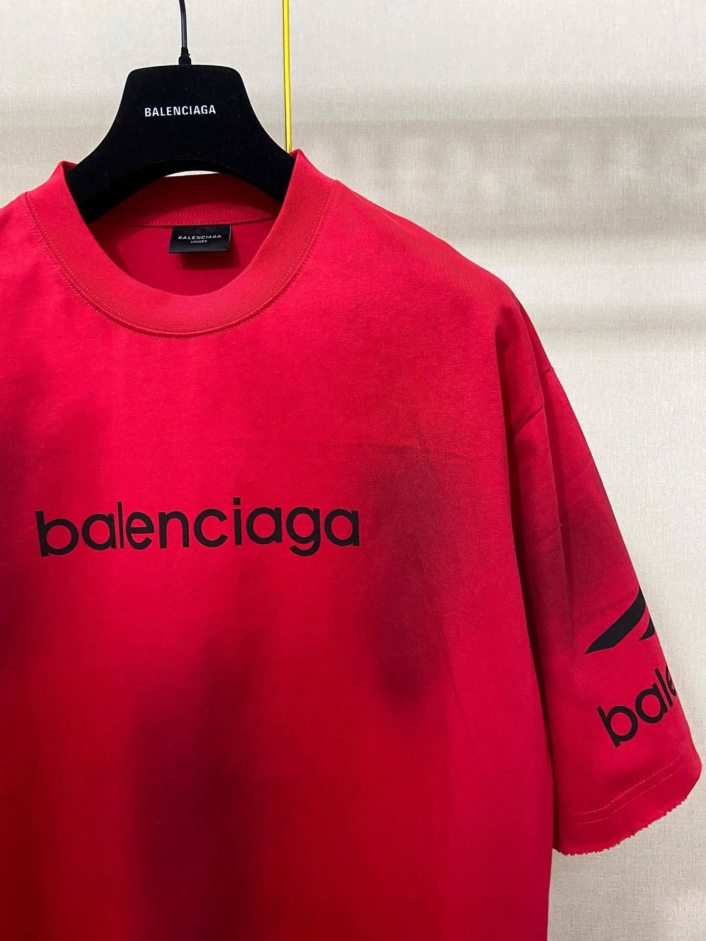 🅿️180 9187# Real shot top version [[BALENCIA*GA] official website quality Paris new ski series 3M artistic letter LOGO printed short-sleeved T-shirt OS version loose dropped shoulders Unisex style Fabric: 260g 100% cotton double yarn Technology: front and rear left and right sleeve printing Garment wash spray painting worn distressed shaping solid color Color: black white Red (red has different craftsmanship and different prices) Size: XS S M L