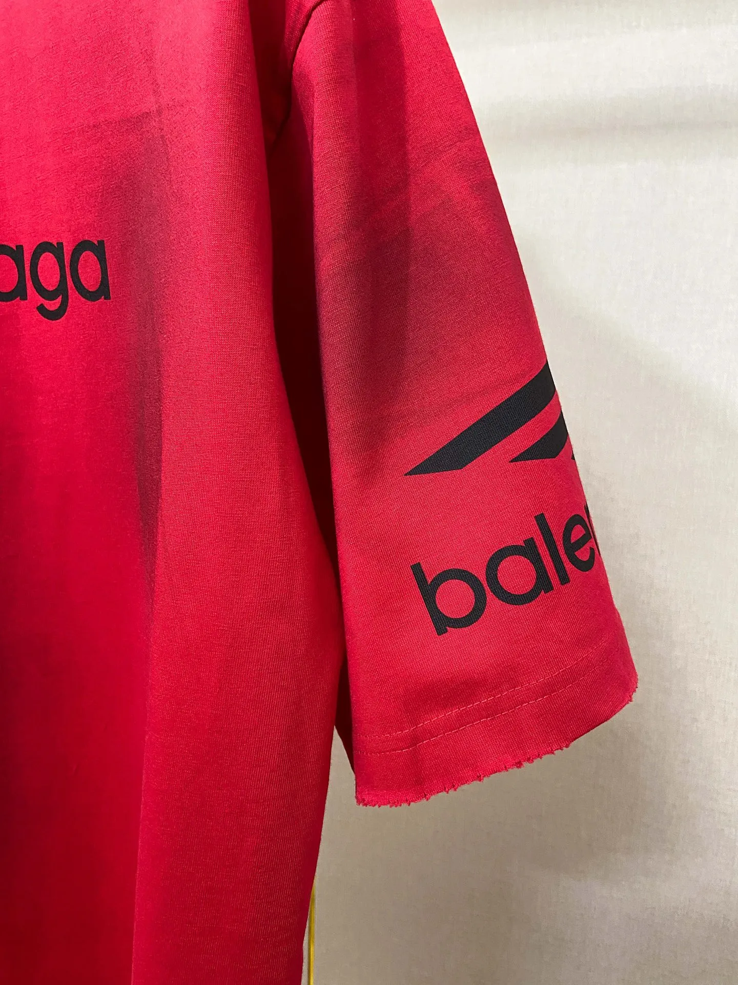 🅿️180 9187# Real shot top version [[BALENCIA*GA] official website quality Paris new ski series 3M artistic letter LOGO printed short-sleeved T-shirt OS version loose dropped shoulders Unisex style Fabric: 260g 100% cotton double yarn Technology: front and rear left and right sleeve printing Garment wash spray painting worn distressed shaping solid color Color: black white Red (red has different craftsmanship and different prices) Size: XS S M L