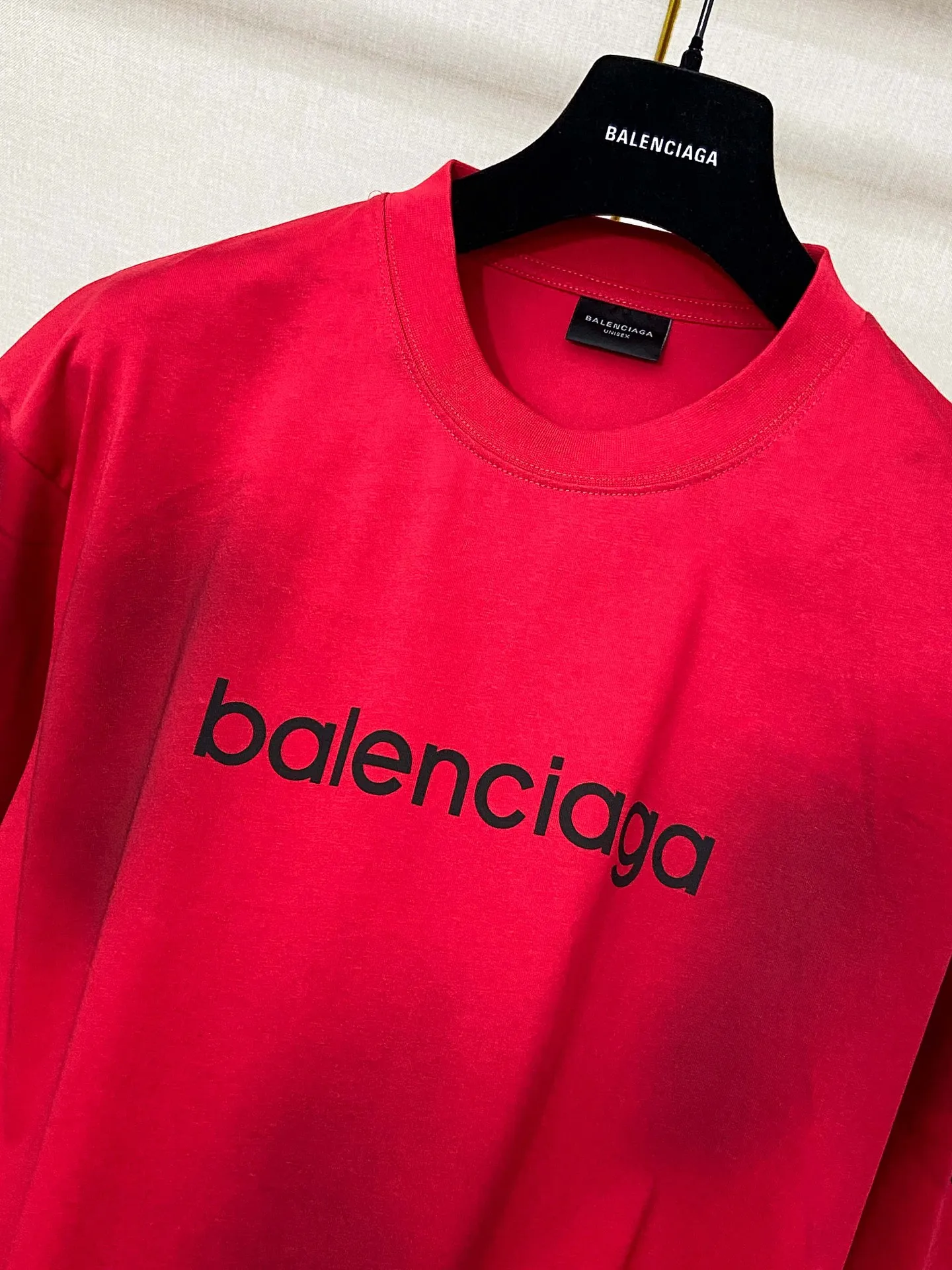 🅿️180 9187# Real shot top version [[BALENCIA*GA] official website quality Paris new ski series 3M artistic letter LOGO printed short-sleeved T-shirt OS version loose dropped shoulders Unisex style Fabric: 260g 100% cotton double yarn Technology: front and rear left and right sleeve printing Garment wash spray painting worn distressed shaping solid color Color: black white Red (red has different craftsmanship and different prices) Size: XS S M L
