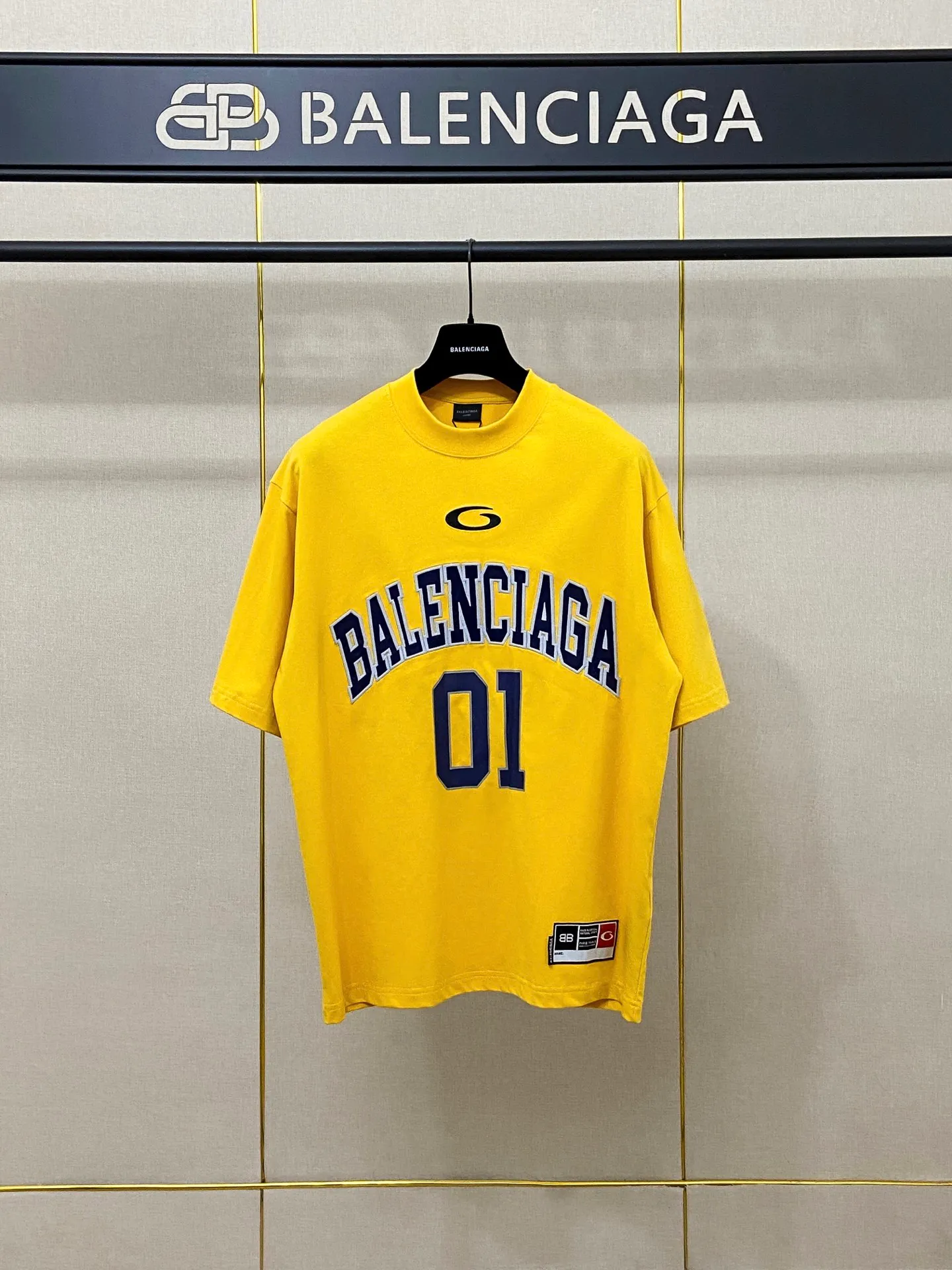 🅿️200 9180# Actual photo top version [[BALENCIA*GA] official website quality Paris new basketball jersey embroidered printed short-sleeved T-shirt OS version loose dropped shoulders Unisex style Fabric: 260g 100% cotton double yarn Process: embroidery printing on the front panel Car stamp in the lower left corner Back panel printing Garment washing Shaping Solid color Color: black white blue purple yellow Size: XS S M L