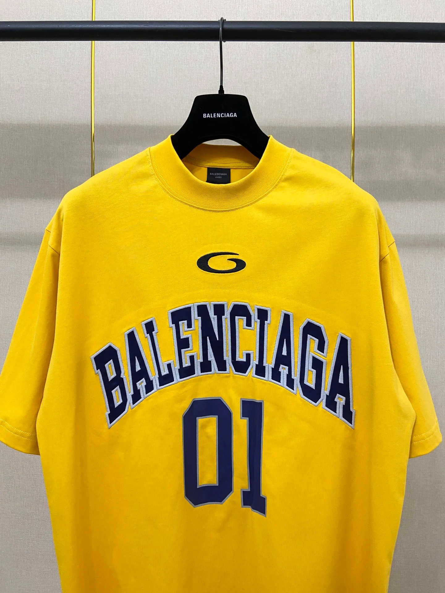 🅿️200 9180# Actual photo top version [[BALENCIA*GA] official website quality Paris new basketball jersey embroidered printed short-sleeved T-shirt OS version loose dropped shoulders Unisex style Fabric: 260g 100% cotton double yarn Process: embroidery printing on the front panel Car stamp in the lower left corner Back panel printing Garment washing Shaping Solid color Color: black white blue purple yellow Size: XS S M L