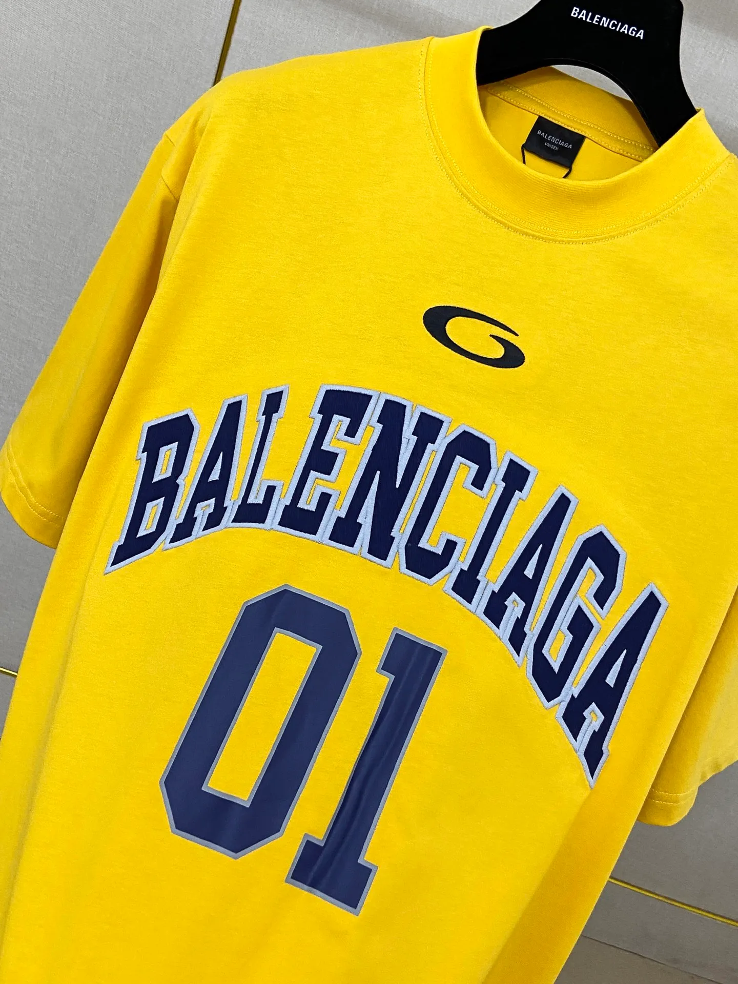 🅿️200 9180# Actual photo top version [[BALENCIA*GA] official website quality Paris new basketball jersey embroidered printed short-sleeved T-shirt OS version loose dropped shoulders Unisex style Fabric: 260g 100% cotton double yarn Process: embroidery printing on the front panel Car stamp in the lower left corner Back panel printing Garment washing Shaping Solid color Color: black white blue purple yellow Size: XS S M L
