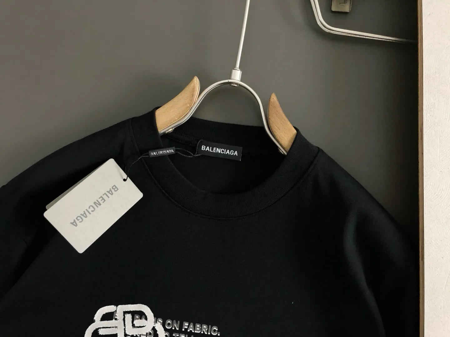 🅿️180 Balenciaga 2025SS spring and summer latest round neck fashionable short-sleeved T-shirt, official website synchronization, pure cotton fabric at the counter! Comfortable against the skin, durable and easy to wear, classic and simple logo design, meticulous original craftsmanship, a must-have item for handsome men, size M-XXXL