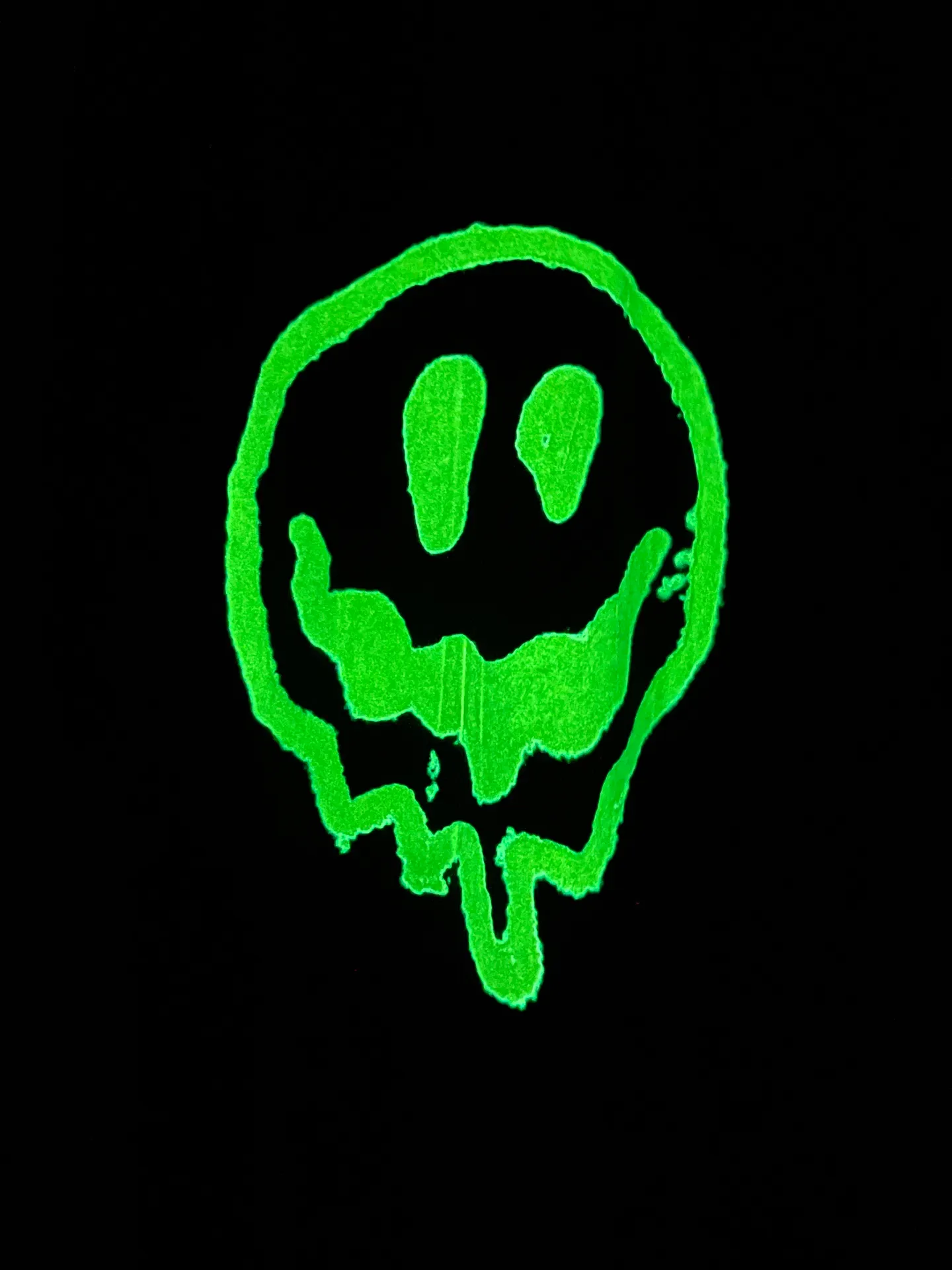 🅿️194 real photos [top version. official website quality] BALENCI*GA/25 new model. The front is directly printed with hithg there + dripley art work + luminous effect, aliens are printed on the front, smiley faces are printed on the back, short-sleeved T-shirt with embroidered letters on the right sleeve # SS25 latest style. Research and development at the first time, different market currencies. Comparisons welcome. The fabric is made of Paris ZP custom-woven and dyed cotton double yarn. Weighing 260 grams, the cloth surface is clean. The cloth pattern is clear, soft and comfortable. The threads are dyed with no color difference. Printing adopts computer direct printing. Jubie market currency. Welcome to compare. The version adopts OS loose shoulder design. Same style for men and women. Code: BL253683 Color: off-white, black, floral gray Size: XS S M L