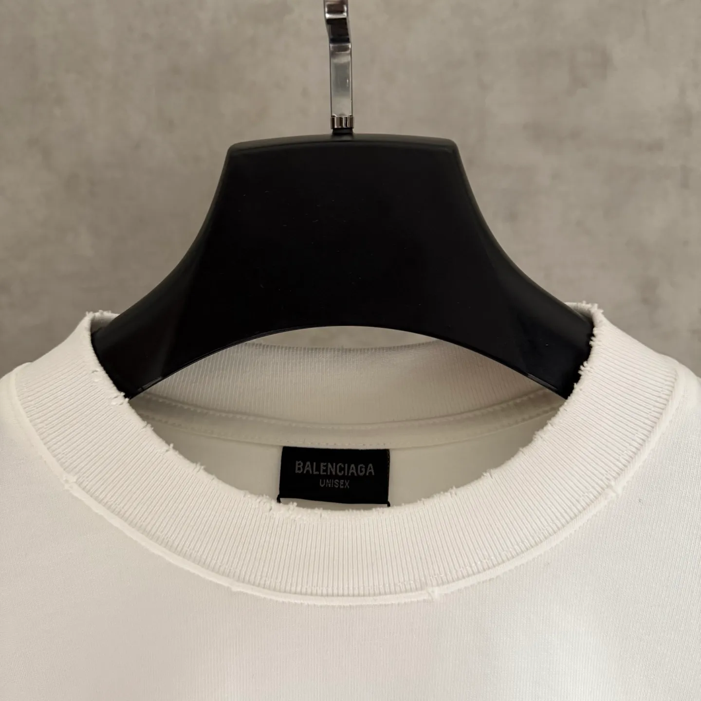 🅿️350 [Strict quality control] Balenciaga's new heavy-weight long-sleeved sweatshirt T-shirt. Heavy 420g double yarn fabric. Three-dimensional embroidery on the front and full-length patch embroidery on the back. The whole garment is washed twice. The four sides are frayed and torn. Heavy fabric. The collar is made of icy Salona. Loose version. Deep, wide and stylish. No deformation or shrinkage. 3 colors of black, white and gray. Size: M-2xl