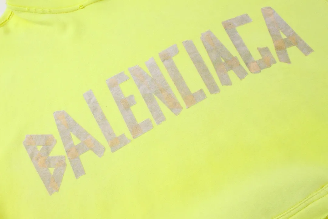 🅿️490 BALENCI*GA 24ss Paris hot-selling tape hooded sweatshirt. The front and back panels are printed with tape direct printing. Many hand-made. The ready-made garments are washed and worn. The cloth surface is clean. The cloth pattern is clear, super heavy work. Soft and comfortable. Exclusively pattern-woven and dyed 450g fabric. The threads are dyed in the same cylinder with zero color difference. Different from the market currency. The version adopts os loose shoulder version. Welcome to compare. Same style for men and women -Color: iron gray blue Paris blue washed black burgundy fluorescent yellow green khaki -SIZE: XS S M L style number 8912#
