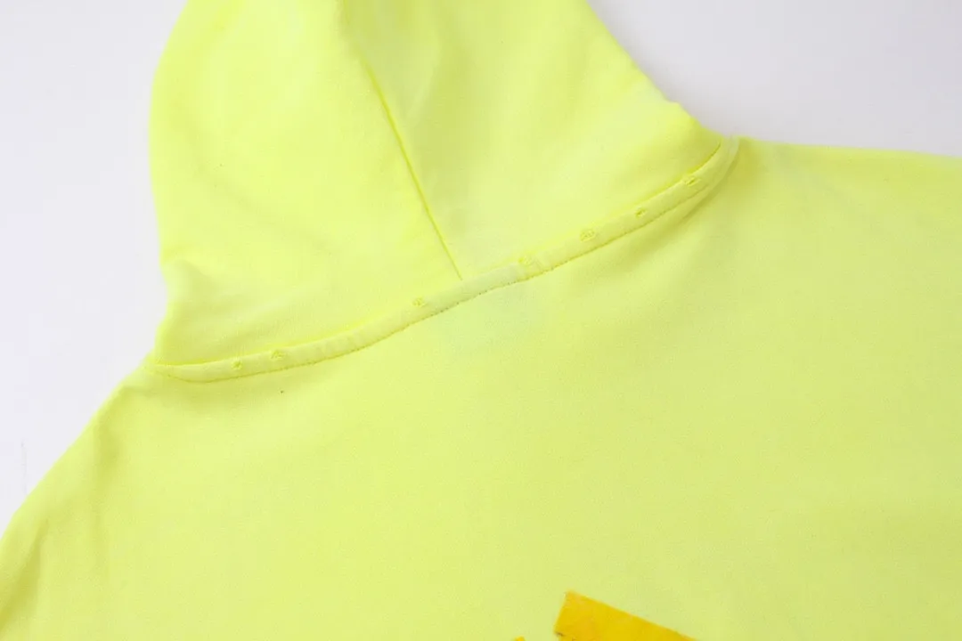 🅿️490 BALENCI*GA 24ss Paris hot-selling tape hooded sweatshirt. The front and back panels are printed with tape direct printing. Many hand-made. The ready-made garments are washed and worn. The cloth surface is clean. The cloth pattern is clear, super heavy work. Soft and comfortable. Exclusively pattern-woven and dyed 450g fabric. The threads are dyed in the same cylinder with zero color difference. Different from the market currency. The version adopts os loose shoulder version. Welcome to compare. Same style for men and women -Color: iron gray blue Paris blue washed black burgundy fluorescent yellow green khaki -SIZE: XS S M L style number 8912#