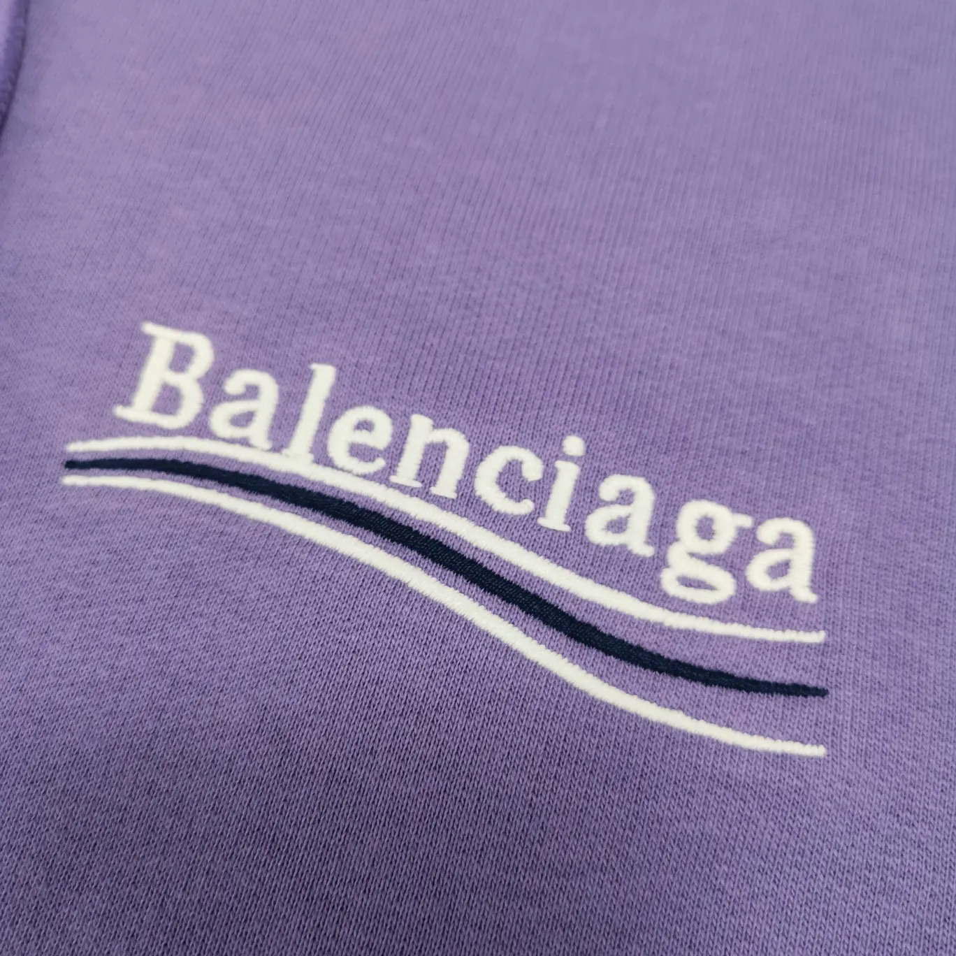Additional details - the top version of Balenciaga BALENCIAGA Cola Malone embroidery printed men's and women's couple star's same style pure cotton hoodie hooded sweatshirt, three colors are available, ensuring the same fabric as the original version, no color difference! Customized dyeing in a package! INS, Xiaohongshu’s popular style, classics that never fade away! The king of orders in Spain, the fried chicken is highly recommended! 480% pure cotton terry fabric, comfortable and warm! Full of drape! The printing uses Tajima embroidery machine imported from Japan, which is known as the fighter among embroidery machines. The embroidery is meticulous, with no threads or skipped threads, the printing and embroidery are full and fine, and the letter spacing is consistent with ZP! Wearing it gives you full confidence and peace of mind! The labels and washes are all correct! On behalf of G at the same level! Consistent packaging at the counter! Size: XS-L Color: Purple light gray white gray P:450
