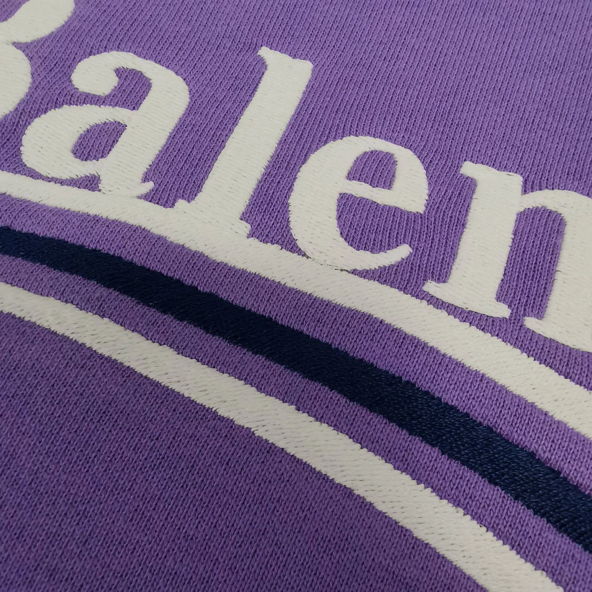 Additional details - the top version of Balenciaga BALENCIAGA Cola Malone embroidery printed men's and women's couple star's same style pure cotton hoodie hooded sweatshirt, three colors are available, ensuring the same fabric as the original version, no color difference! Customized dyeing in a package! INS, Xiaohongshu’s popular style, classics that never fade away! The king of orders in Spain, the fried chicken is highly recommended! 480% pure cotton terry fabric, comfortable and warm! Full of drape! The printing uses Tajima embroidery machine imported from Japan, which is known as the fighter among embroidery machines. The embroidery is meticulous, with no threads or skipped threads, the printing and embroidery are full and fine, and the letter spacing is consistent with ZP! Wearing it gives you full confidence and peace of mind! The labels and washes are all correct! On behalf of G at the same level! Consistent packaging at the counter! Size: XS-L Color: Purple light gray white gray P:450