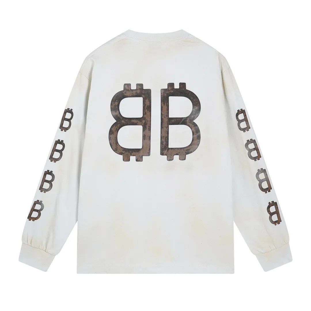 🅿️220 detailed pictures [Top version. Official website quality] BALENCI*GA/Paris. 2023 latest mud hand-painted worn distressed long-sleeved T-shirt. Brick cabinet synchronization. ⚠️Difference between market currency, genuine development, worn. Hand-painted consistent with ZP,‼ ️The fabric is made of Paris ZP custom-woven and dyed 100% double yarn compact cotton. The weight is 260 grams. The cloth surface is clean. The cloth pattern is clear, soft and comfortable. The threads are dyed with no color difference. Ready-made garments are hand-painted, worn, and distressed, with heavy craftsmanship. Comparisons welcome. The version adopts OS loose shoulder design. Same style for men and women. Code: BL225006 Color: black blue, off-white Size: XS S M L