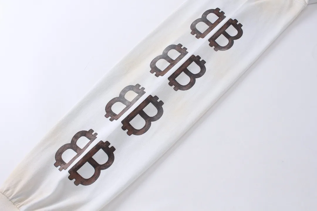🅿️220 detailed pictures [Top version. Official website quality] BALENCI*GA/Paris. 2023 latest mud hand-painted worn distressed long-sleeved T-shirt. Brick cabinet synchronization. ⚠️Difference between market currency, genuine development, worn. Hand-painted consistent with ZP,‼ ️The fabric is made of Paris ZP custom-woven and dyed 100% double yarn compact cotton. The weight is 260 grams. The cloth surface is clean. The cloth pattern is clear, soft and comfortable. The threads are dyed with no color difference. Ready-made garments are hand-painted, worn, and distressed, with heavy craftsmanship. Comparisons welcome. The version adopts OS loose shoulder design. Same style for men and women. Code: BL225006 Color: black blue, off-white Size: XS S M L