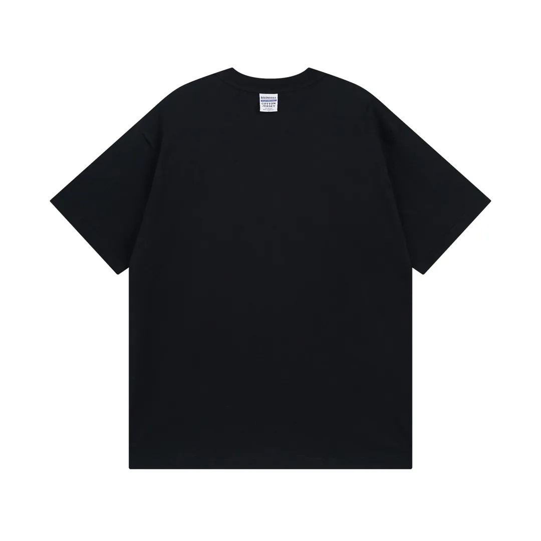 🅿️174 Detailed picture [Top version. Official website quality] BALENCI*GA/Paris #2024 new eBay co-signed embroidered short-sleeved T-shirt, ready-to-wear with reverse stitching. Full sense of design, please pay attention‼ ️The letter embroidery on the chest is worn and worn, and the details of the car logo on the back collar are full, which is very different from the normal market practice. #2024 Spring and Summer Brick Cabinet Synchronization Welcome to compare. The fabric is made of Paris ZP custom-woven and dyed cotton double yarn, with a weight of 260 grams. The cloth surface is clean. The cloth pattern is clear, soft and comfortable. The threads are dyed with no color difference. The classic letter LOGO is embroidered using imported Tajima embroidery machine. The letters are clear and the effect is three-dimensional. Restore the brick cabinet, adopt OS loose shoulder style. Same style for men and women. Code: BL223363 Color: black. Light gray Size: XS to L