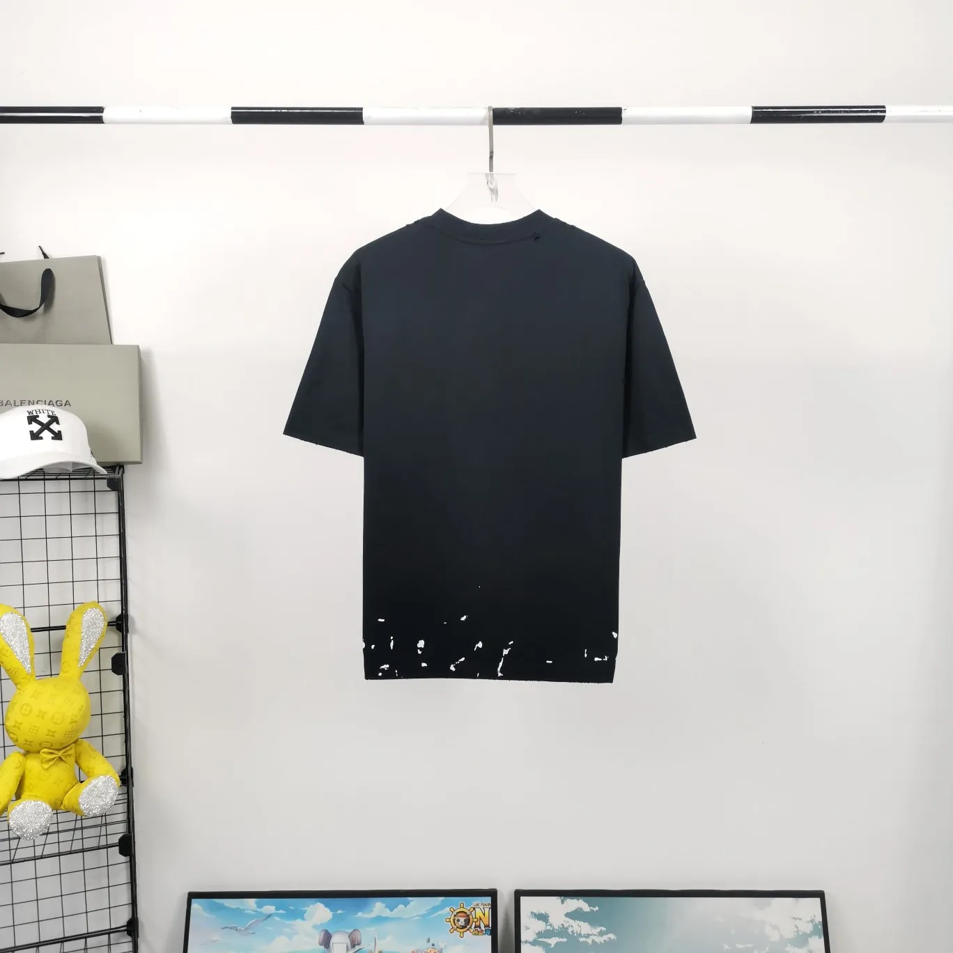 [New] The top tested version of BALENCIAGA Balenciaga's lightning flame burst pattern graffiti Xiao Yang's same model for male and female couple stars and the same style pure cotton short-sleeved T-shirt. The front panel is printed with glue bursting effect. It uses imported transparent slurry to scrape the bottom to make the printed cracks feel even. You don’t have to worry about it falling off, as long as it’s not violently machine washed (it’s no problem at all to wash and dry it). The hem is artificially embellished with hand-painted prints, creating a French messy graffiti style! All holes on the body are manually worn and positioned. The holes are even and won't affect the overall structure of the clothes, and they won't get bigger with washing! The fabric is made of 260g Odel pure cotton, brand new, washed, and labeled. zp consistent synchronization. Size: XS-L Color: Silver White Blue Black P: 280