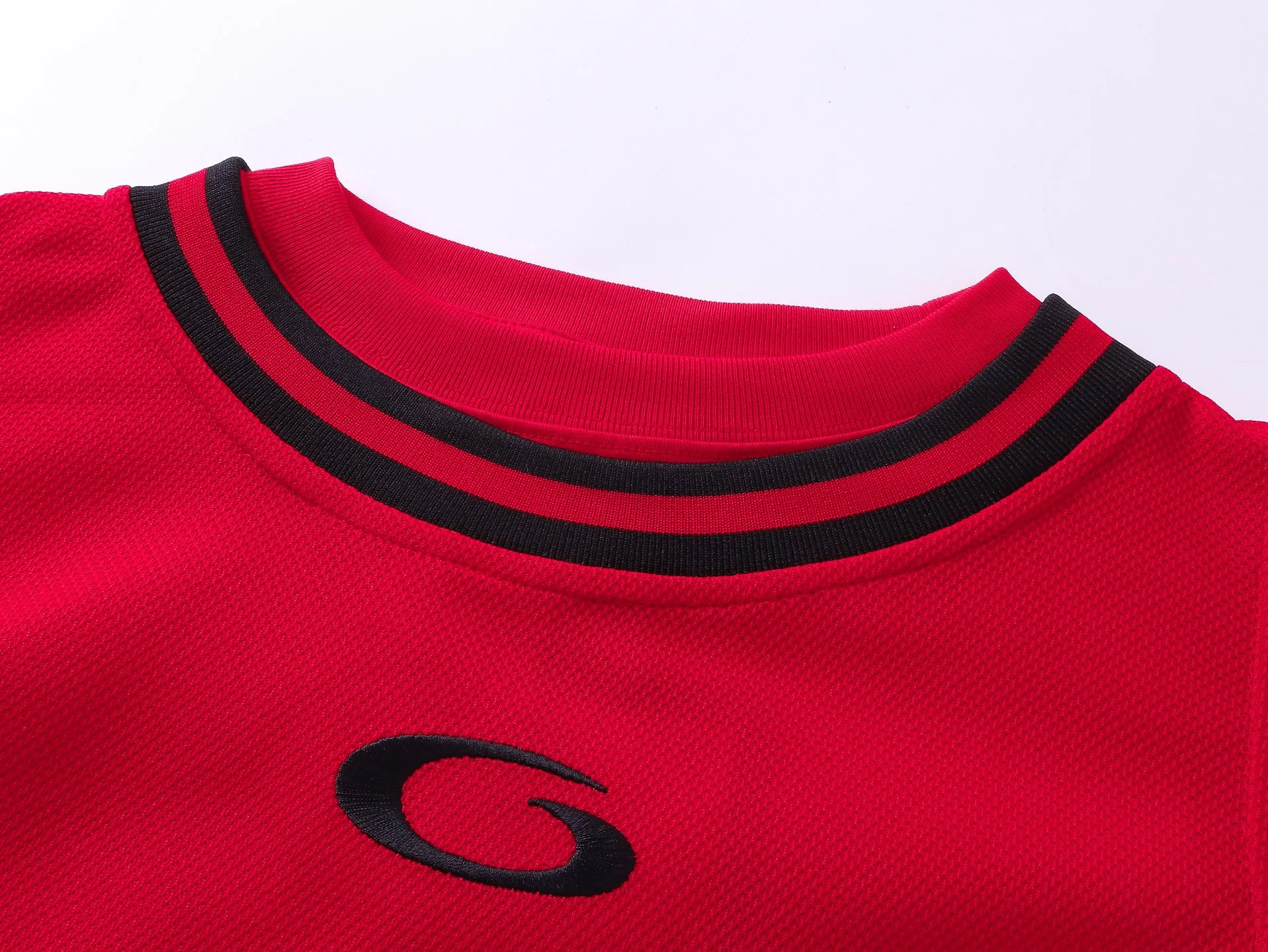 🅿️280 real photos [Top version. Official website quality] BALENCI*GA/Paris.SS25 latest basketball uniform fake 3-piece set of embroidered printed long-sleeved T-shirt. The vest is made of mesh. The front embroidery uses Tajima computer embroidery machine to patch embroidery and print, and the back piece is printed. Extra heavy craftsmanship. Brick cabinets are synchronized. Genuine products are developed at the first time. The fabric is made of Paris ZP custom-woven and dyed cotton double yarn. The weight is 260 grams, the cloth surface is clean, the cloth pattern is clear, soft and comfortable, and the vest is made of mesh. The threads are dyed with no color difference. The printing uses environmentally friendly imported materials, the letters are clear and the effect is three-dimensional. The version adopts OS loose shoulder design. Same style for men and women. Code: BL255089 Color: Cailan, red Size: XS S M L