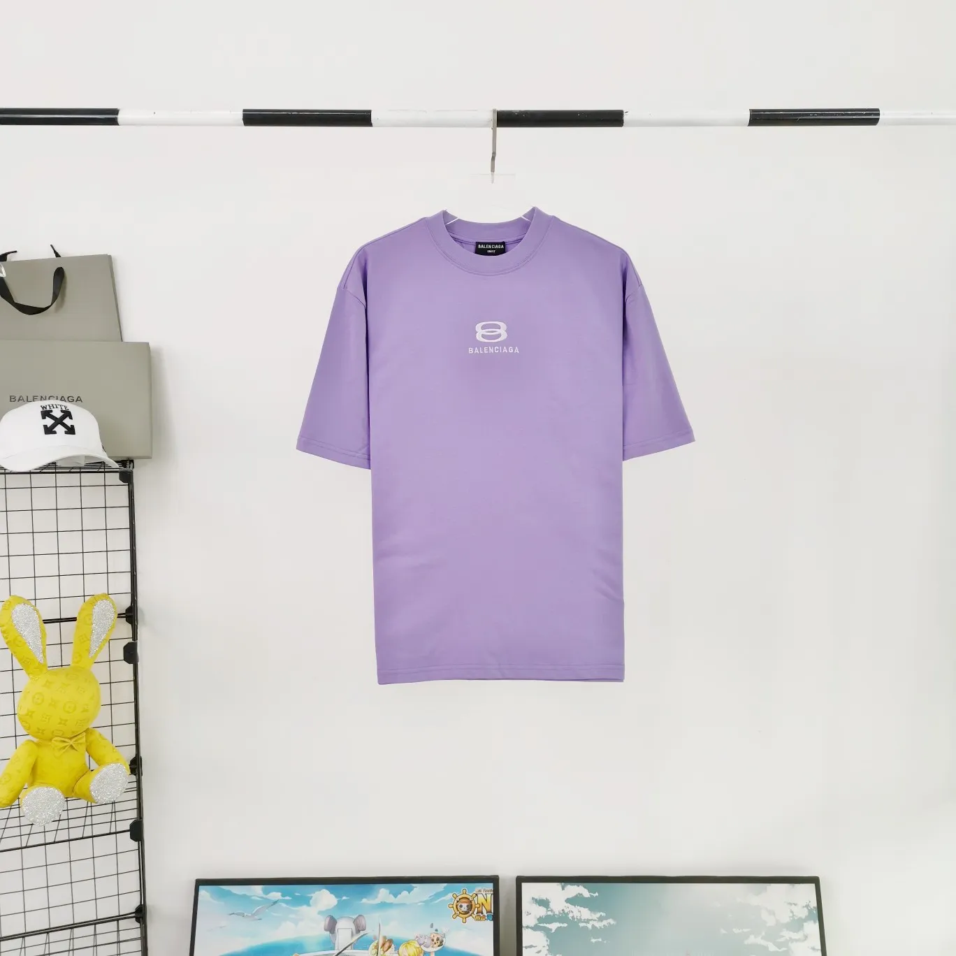 [New arrival] The top proven version of Balenciaga BALENCIAGA double-ring embroidery ski limited to male and female couples star same style pure cotton short-sleeved T-shirt BEHRINGER embroidery technology, environmentally friendly series! The embroidery is meticulous and detailed! The font is full and the texture is clear! The fabric is made of 280g high-count double-yarn pure cotton, polyester-free, and absolutely no pilling! Size: XS-L Color: Off-white Taro Purple P:250