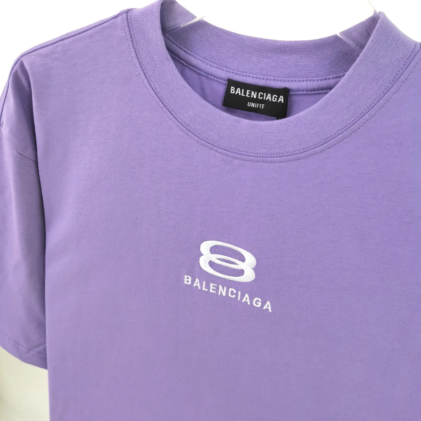 [New arrival] The top proven version of Balenciaga BALENCIAGA double-ring embroidery ski limited to male and female couples star same style pure cotton short-sleeved T-shirt BEHRINGER embroidery technology, environmentally friendly series! The embroidery is meticulous and detailed! The font is full and the texture is clear! The fabric is made of 280g high-count double-yarn pure cotton, polyester-free, and absolutely no pilling! Size: XS-L Color: Off-white Taro Purple P:250