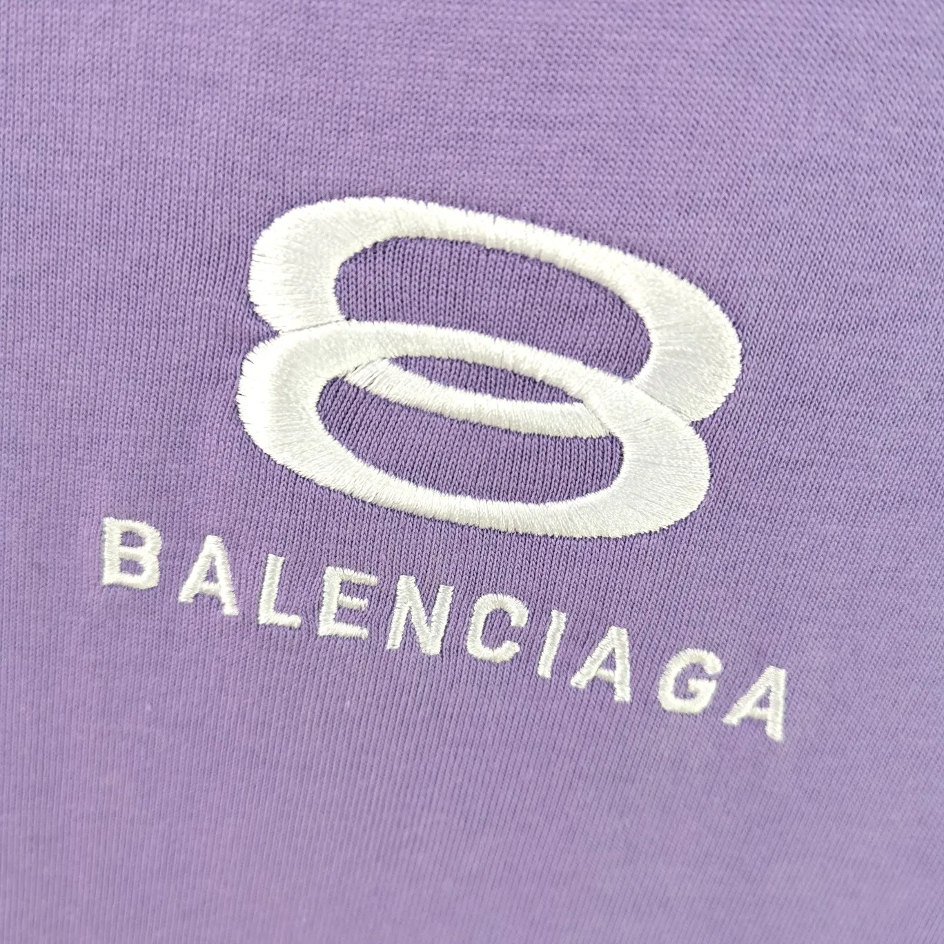 [New arrival] The top proven version of Balenciaga BALENCIAGA double-ring embroidery ski limited to male and female couples star same style pure cotton short-sleeved T-shirt BEHRINGER embroidery technology, environmentally friendly series! The embroidery is meticulous and detailed! The font is full and the texture is clear! The fabric is made of 280g high-count double-yarn pure cotton, polyester-free, and absolutely no pilling! Size: XS-L Color: Off-white Taro Purple P:250
