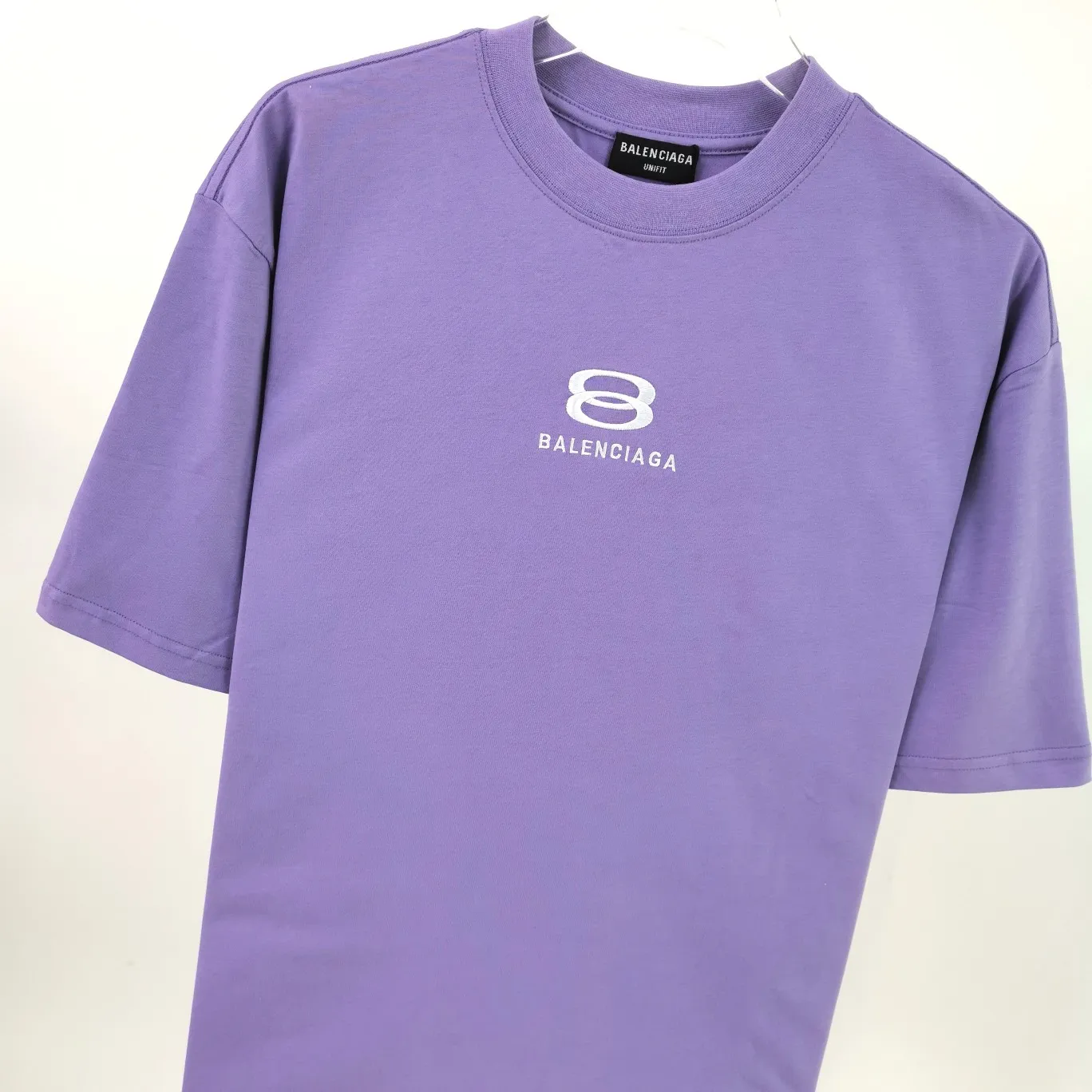 [New arrival] The top proven version of Balenciaga BALENCIAGA double-ring embroidery ski limited to male and female couples star same style pure cotton short-sleeved T-shirt BEHRINGER embroidery technology, environmentally friendly series! The embroidery is meticulous and detailed! The font is full and the texture is clear! The fabric is made of 280g high-count double-yarn pure cotton, polyester-free, and absolutely no pilling! Size: XS-L Color: Off-white Taro Purple P:250