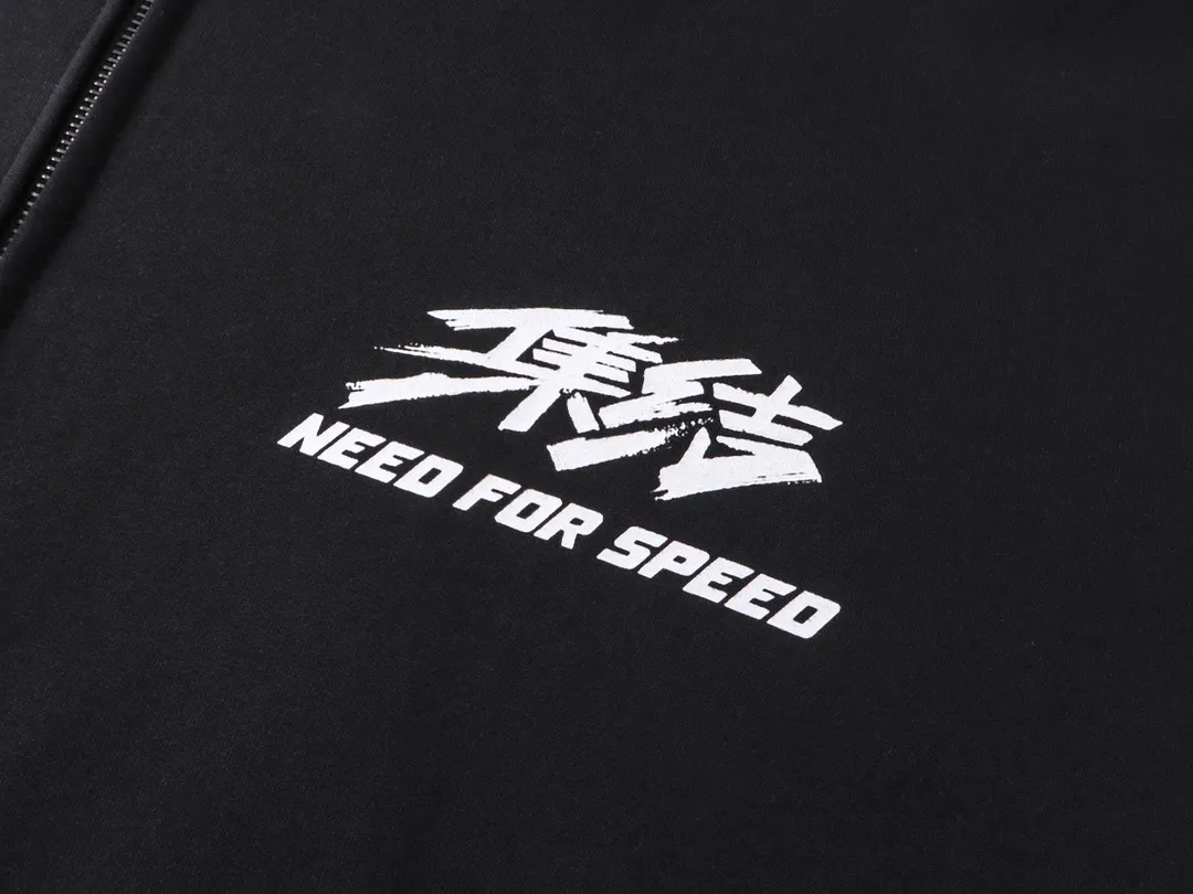 🅿️360 real photos [Top version. Official website quality] BALENCI*GA/Paris. SS24 new Balenciaga/Need for Speed: assembled cooperation series. Front and rear direct-injection printing zipper cardigan hooded sweatshirt. Brick cabinet synchronization. Genuine product development at the first time, happy to print and compare! The fabric is made of Paris ZP custom-woven and dyed cotton sweatshirt. Weighing 460 grams, the cloth surface is clean. The cloth pattern is clear, soft and comfortable. The threads are dyed with no color difference. The printing is made of environmentally friendly imported materials with direct inkjet printing. The pattern letters are clear and the effect is three-dimensional. The version adopts OS loose shoulder style. Same style for men and women. Code: BL238906 Color: Black Size: XS S M L