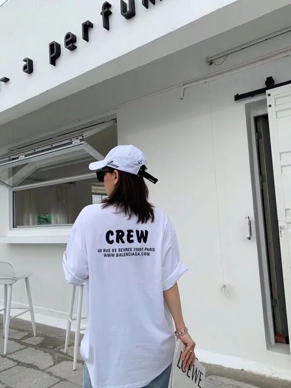 ♻️💯Upper body reference model picture❤The top tested version BALENCIAGA Balenciaga CREW staff limited to male and female couples pure cotton celebrity short-sleeved t-shirt. As a Balenciaga 20th anniversary employee limited short-sleeved, full of Parisian feelings, highly recommended! ! The letters on the chest are also very simple and elegant, and the shape is super OS. The whole dress has been washed, and the 280g combed cotton fabric is very textured and you can touch it! High-definition imported glue and high-coverage screen printing on the chest, the dots are very precise. Color: Peach Pink Black White Size: XS-L P:250