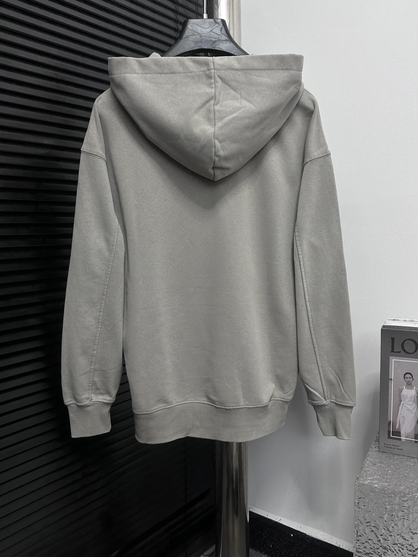 🅿️330 [BALENCIaGA] Paris washed hooded sweatshirt. The fabric is made of 400g Paris-specific double yarns* high weight double yarn ribs, washed and aged. It has a better hand feel and texture. It is not easy to deform, not easy to shrink, not easy to fade, and maintains long-term beauty. The same style for men and women! ! Size: S-XL