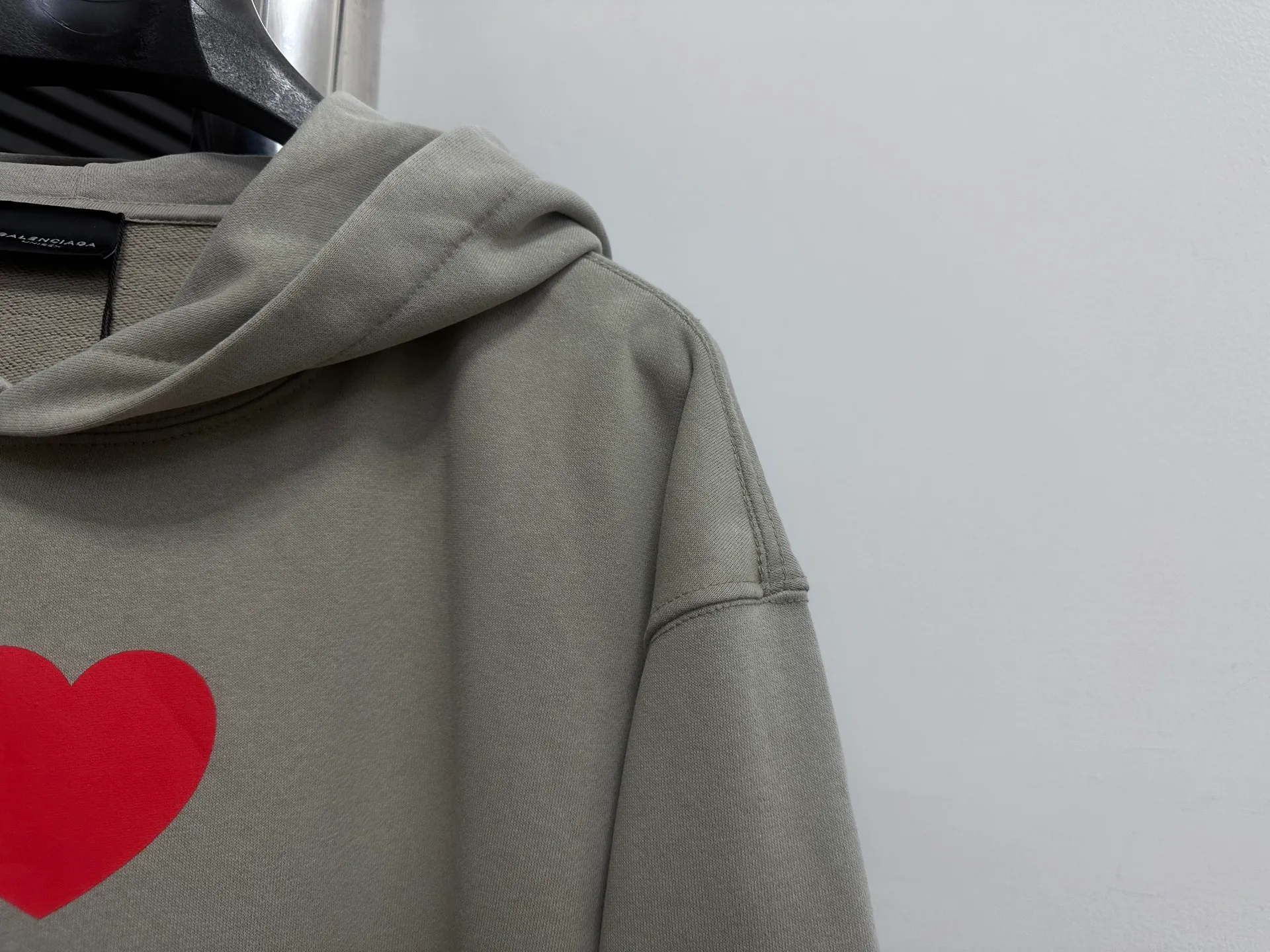 🅿️330 [BALENCIaGA] Paris washed hooded sweatshirt. The fabric is made of 400g Paris-specific double yarns* high weight double yarn ribs, washed and aged. It has a better hand feel and texture. It is not easy to deform, not easy to shrink, not easy to fade, and maintains long-term beauty. The same style for men and women! ! Size: S-XL
