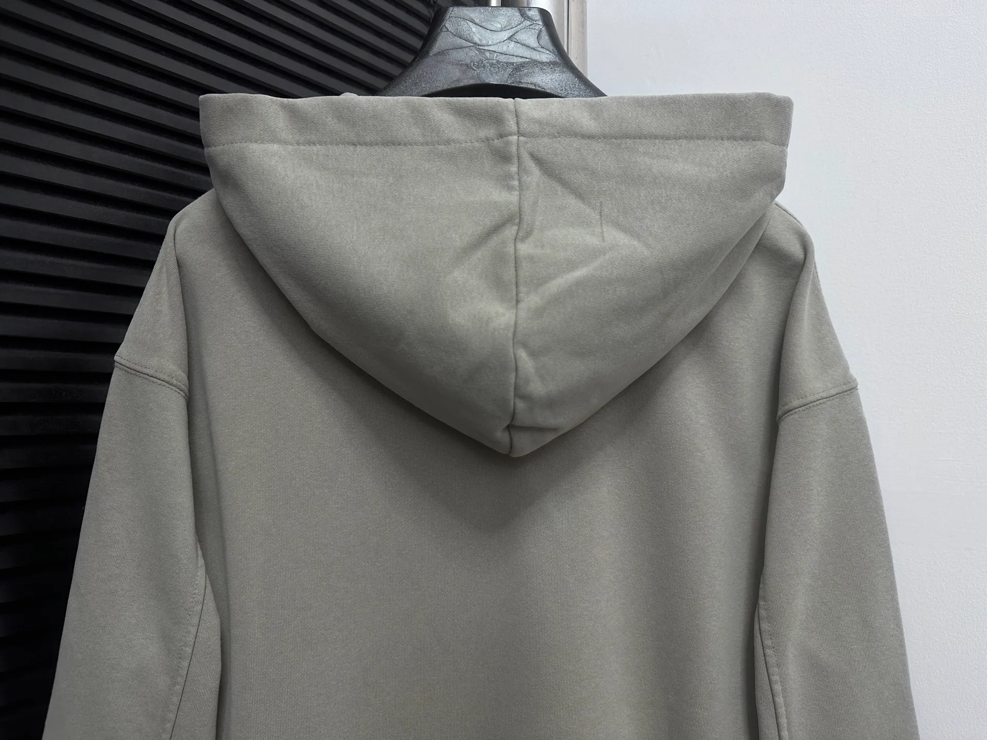 🅿️330 [BALENCIaGA] Paris washed hooded sweatshirt. The fabric is made of 400g Paris-specific double yarns* high weight double yarn ribs, washed and aged. It has a better hand feel and texture. It is not easy to deform, not easy to shrink, not easy to fade, and maintains long-term beauty. The same style for men and women! ! Size: S-XL