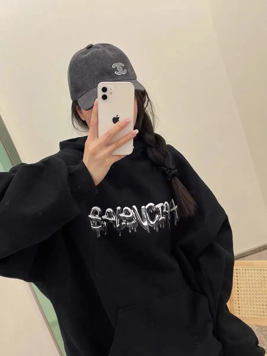 ♻️💯Upper body reference model picture❤️The top tested version BALENCIAGA Balenciaga pink jelly glue dissolved pure cotton loose breathable trendy brand male and female couples same style short sleeves The design elements are still as simple as ever, the letters on the chest are integrated with the jelly melted design, giving an immediate sense of high-end. 100% looped terry cotton fabric, pre-shrunk and washed, multi-dimensional handle. The printing is dot printing, cross-engraved lettering mold, inkjet-style heat transfer. The gel letters are first made and then fixed on the fabric through high-temperature pressing. The elements are simple and versatile. They look great in any combination. Color: black, white, light gray. Size: XS-L P:450