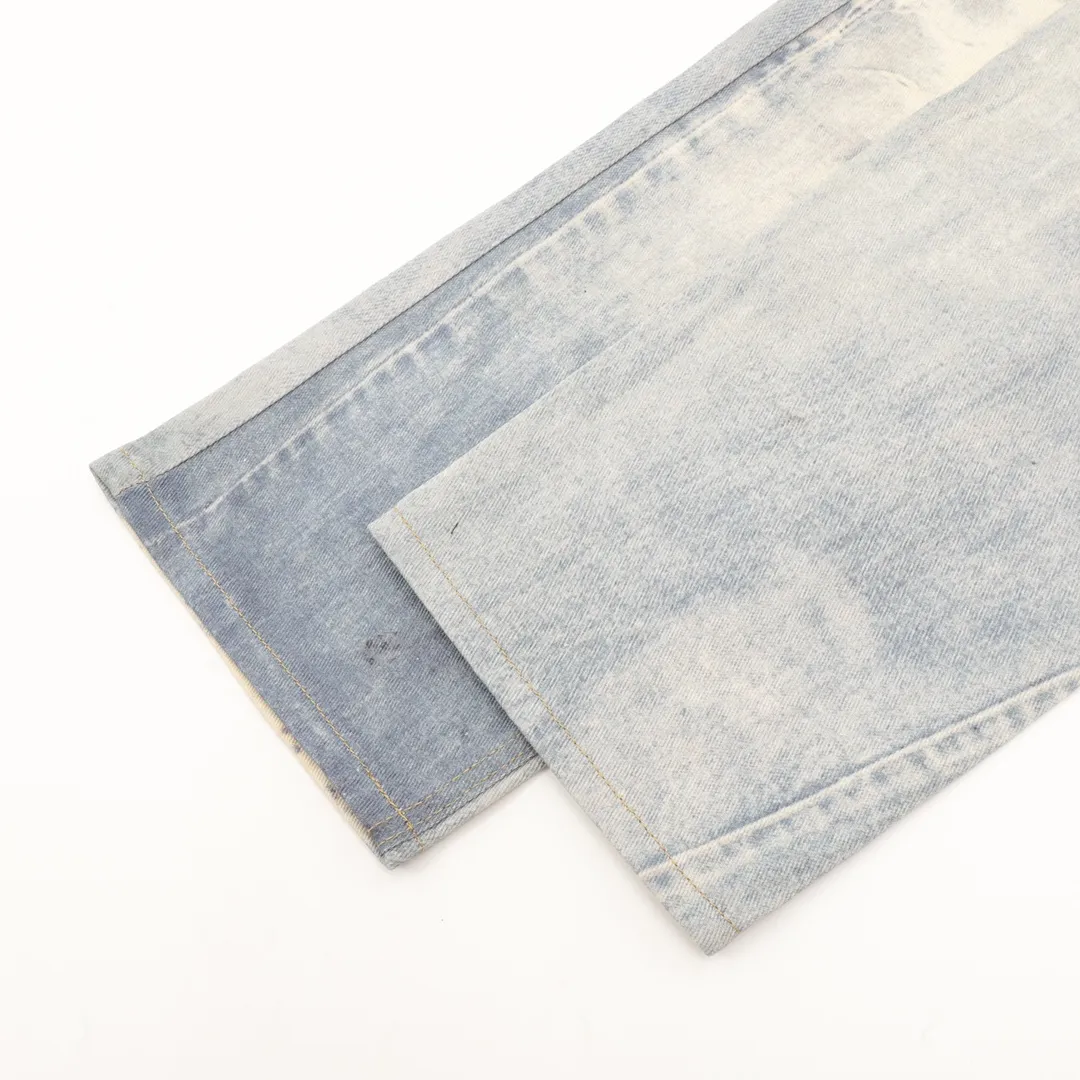 🅿️540 balenciaga/Balenciaga washed loose wide-leg jeans, heavy craftsmanship washed personalized series blue indigo, this color is simply a tailor-made style, full of autumn and winter feel. The design is simple and at the same time very personal. The genuine leather brand on the back waist has a retro atmosphere. Especially the rolled edge design is a second difference from ordinary jeans! If you look closely, you can see that every process and the texture are very fine and perfect. The overall texture of the upper body is very soft and skin-friendly but does not feel squishy. The good denim fabric is really stiff, making the jeans slim fit but not too close-fitting when worn, so that some imperfections in the figure will not be highlighted ~ size: 28-34