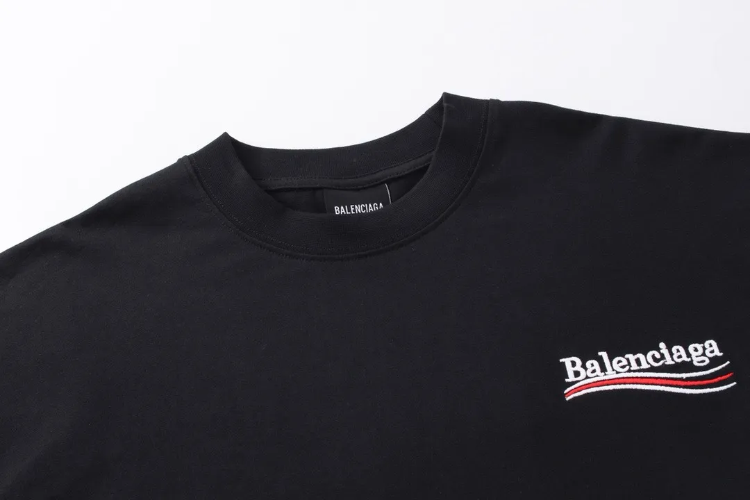 🅿️240 BALENCI*GA Paris classic cola style long sleeves. The fabric is made of Paris custom-woven and dyed double yarn pure cotton fabric. The weight is 280g. The thread is custom-woven and dyed without color difference. The front and back panels are embroidered with imported Tajima machines. Two high-temperature setting washes. os dropped shoulders and loose version. Same style for men and women -Color: black ivory -SIZE: XS S M L Style No. 8613#
