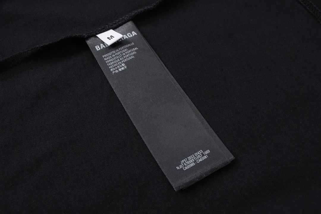 🅿️240 BALENCI*GA Paris classic cola style long sleeves. The fabric is made of Paris custom-woven and dyed double yarn pure cotton fabric. The weight is 280g. The thread is custom-woven and dyed without color difference. The front and back panels are embroidered with imported Tajima machines. Two high-temperature setting washes. os dropped shoulders and loose version. Same style for men and women -Color: black ivory -SIZE: XS S M L Style No. 8613#