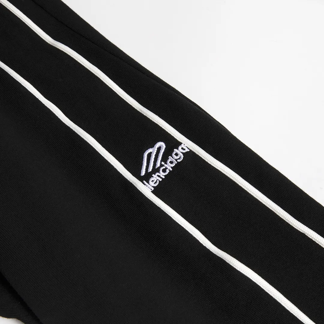 🅿️250 8151# Detailed picture Top version [[BALENCIA*GA] official website quality Paris new joint football jersey long-sleeved T-shirt OS version Loose dropped shoulders Unisex fabric: 260g 100% cotton double yarn Process: front and rear panel printing front panel embroidery garment wash shaping solid color Color: black white pink red fluorescent yellow Size: XS S M L