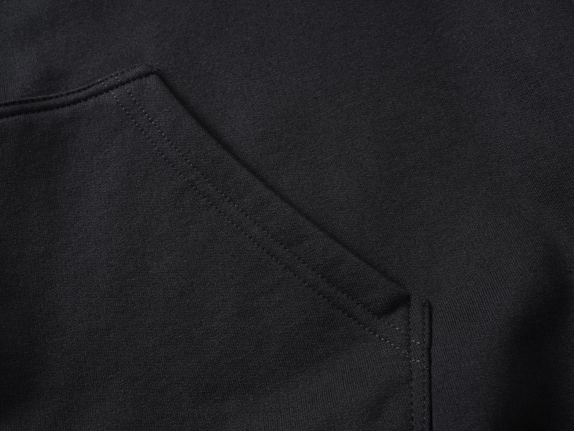 🅿️380 Detail Picture [Top version. Official website quality] BALENCI*GA/Paris SS25 latest model, shoulder sleeves color matching, tie strips, classic double-ring LOGO hooded sweatshirt embroidered on the front left chest, synchronized with brick cabinets, developed at the first time. The fabric is made of Paris ZP custom-woven and dyed cotton sweatshirt. Weighing 460 grams, the cloth surface is clean. The cloth pattern is clear, soft and comfortable. The threads are dyed with no color difference. The classic pattern embroidery is embroidered using an imported Tajima embroidery machine. The letters are clear, three-dimensional and without burrs. Shoulder sleeves with color tie strips, fashionable and classic. Jubie market produces pictures based on pictures. Welcome to compare. The version adopts OS loose shoulder design. Same style for men and women. Code: BL259903 Color: black, white Size: XS S M L