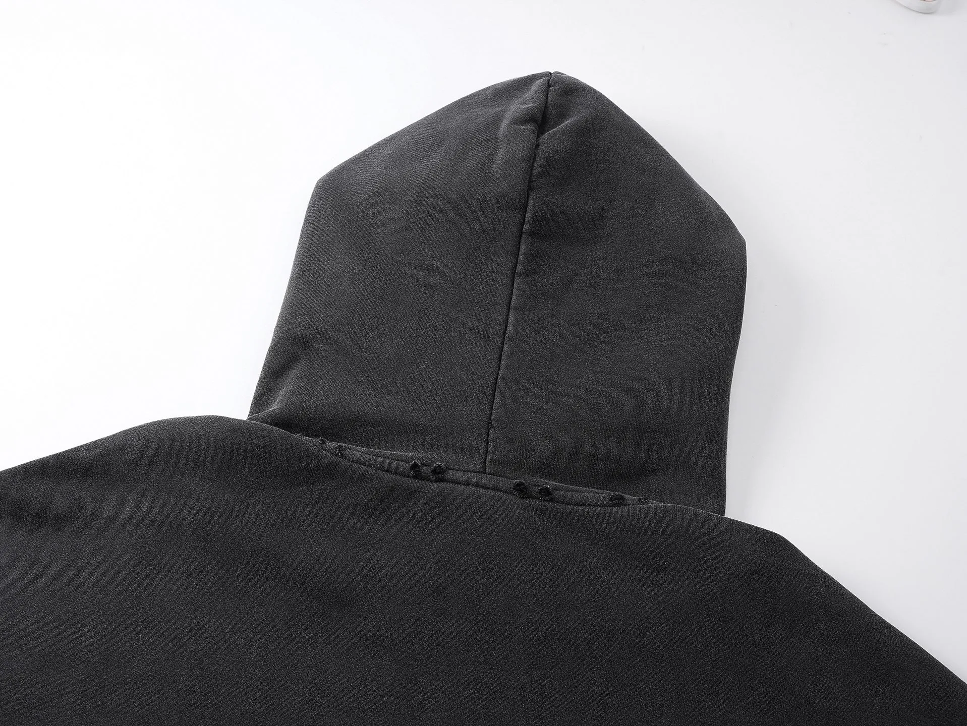 🅿️360 real photos [Top version. Official website quality] BALENCI*GA/Paris #2025 new style washed hooded sweatshirt with letter LOGO chest patch embroidery, ready-to-wear washed, and the hem and cuffs were hand-worn by many people. Full sense of design. Welcome to compare. The fabric is made of Paris ZP custom-woven and dyed cotton. The weight is 460 grams. The cloth surface is clean. The cloth pattern is clear, soft and comfortable. The threads are dyed with no color difference. The classic letter LOGO is embroidered with imported Tajima embroidery machine. The effect is three-dimensional. Restore brick cabinet, adopt OS loose shoulder style. Same style for men and women. Code: BL259919 Color: washed black Size: XS S M L