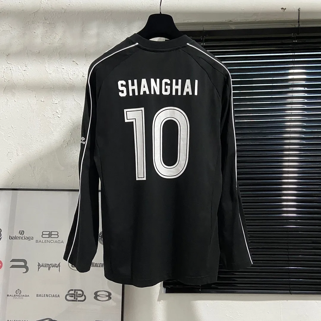 🅿️250 8151# Real photos Top version [[BALENCIA*GA] Official website quality Paris new joint football jersey long-sleeved T-shirt OS version Loose dropped shoulders Unisex style Fabric: 260g 100% cotton double yarn Process: Front and rear panel printing Front panel embroidery Garment washing Shape solid Color: Black White Pink Red Fluorescent Yellow Size: XS S M L