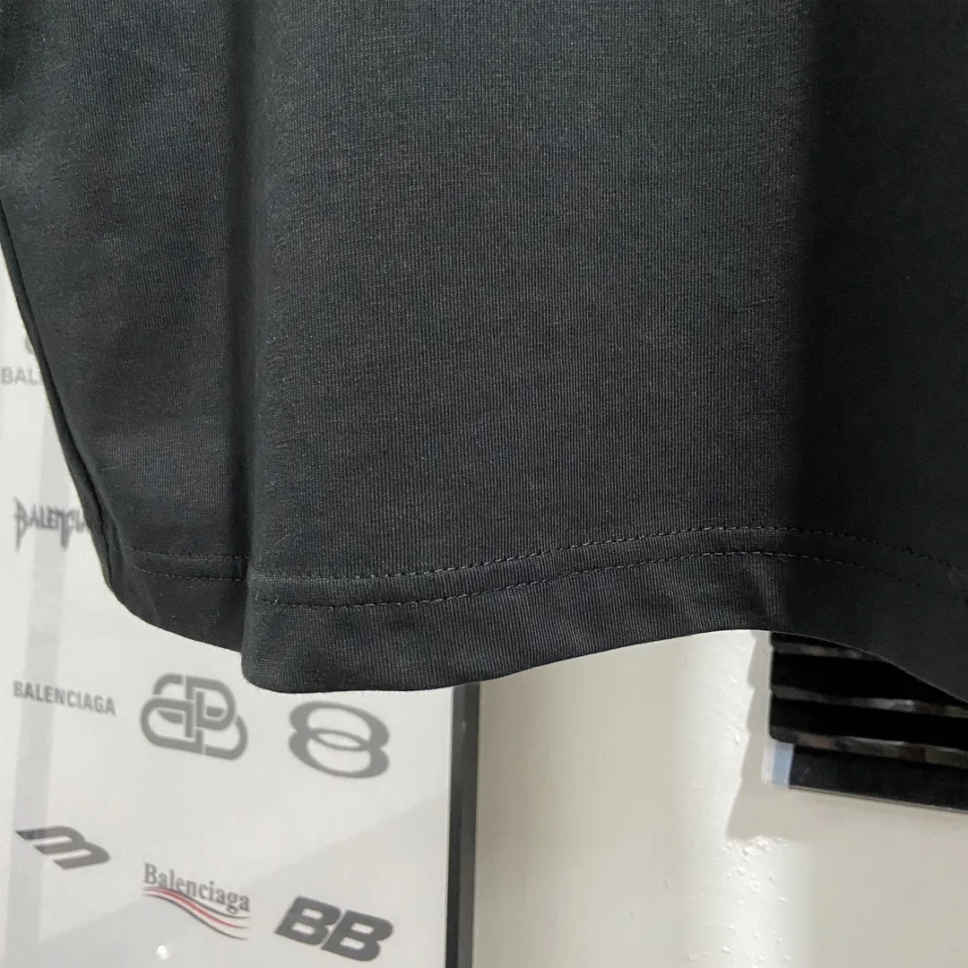 🅿️250 8151# Real photos Top version [[BALENCIA*GA] Official website quality Paris new joint football jersey long-sleeved T-shirt OS version Loose dropped shoulders Unisex style Fabric: 260g 100% cotton double yarn Process: Front and rear panel printing Front panel embroidery Garment washing Shape solid Color: Black White Pink Red Fluorescent Yellow Size: XS S M L