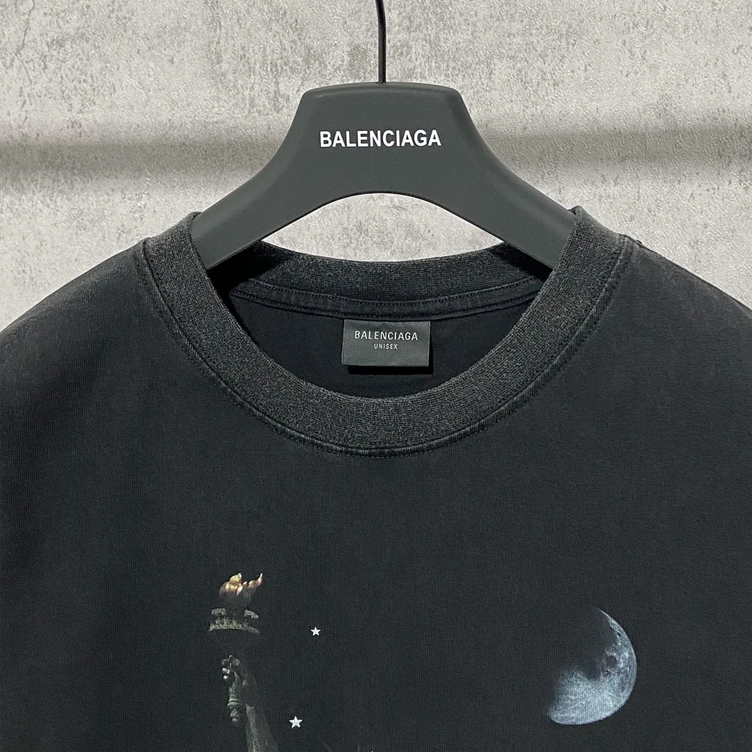 🅿️180 9112# Actual photo top version [[BALENCIA*GA] official website quality Paris new Statue of Liberty catwalk style short-sleeved T-shirt OS version loose dropped shoulders Unisex style Fabric: 260g 100% cotton double yarn Technology: front digital direct printing Garment wash worn distressed fixed color Color: washed black white Size: XS S M L
