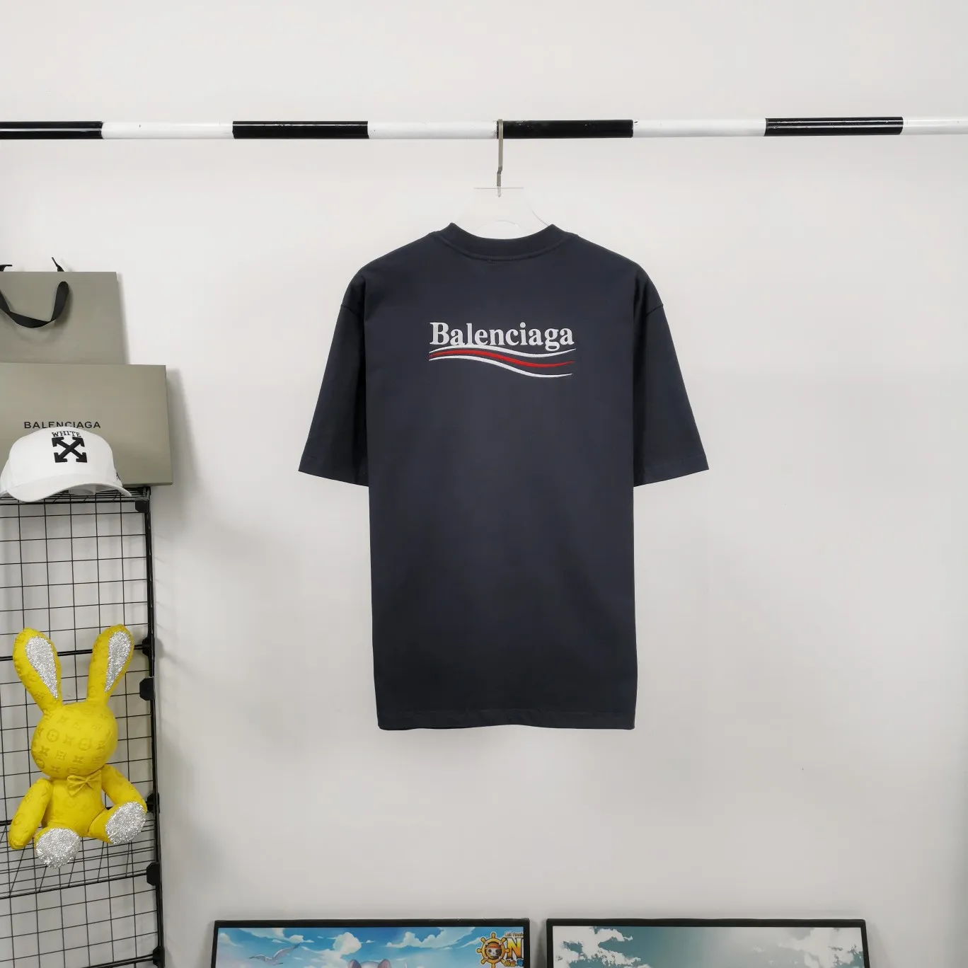 [New arrival] The top tested version of Balenciaga BALENCIAGA Cola Malone embroidery printed male and female couple star same style short-sleeved T-shirt in three colors, guaranteed to be the same as the original fabric, no color difference! Customized dyeing in a package! INS, Xiaohongshu’s popular style, classics that never fade away! The king of orders in Spain, the fried chicken is highly recommended! 32S 280g pure cotton double yarn fabric, comfortable and wide! Full of drape! The printing uses Tajima embroidery machine imported from Japan, which is known as the fighter among embroidery machines. The embroidery is meticulous, with no threads or skipped threads, the printing and embroidery are full and fine, and the letter spacing is consistent with ZP! Wearing it gives you full confidence and peace of mind! The labels and washes are all correct! On behalf of G at the same level! Consistent packaging at the counter!  Size: XS-L Color: Beige, taro purple, active gray, light hemp gray P:260