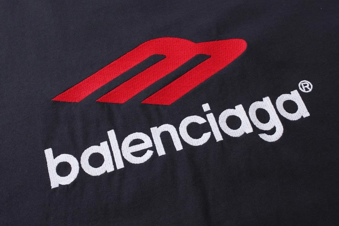 🅿️250 BALENCI*GA Paris 3M embroidered long sleeve. The fabric is made of Paris custom-woven and dyed double yarn pure cotton fabric. The weight is 280g. The thread is custom-woven and dyed without color difference. The front and back panels are embroidered with imported Tajima machines. Two high-temperature setting washes. os dropped shoulders and loose version. Same style for men and women -Color: black ivory -SIZE: XS S M L Style No. 8610#