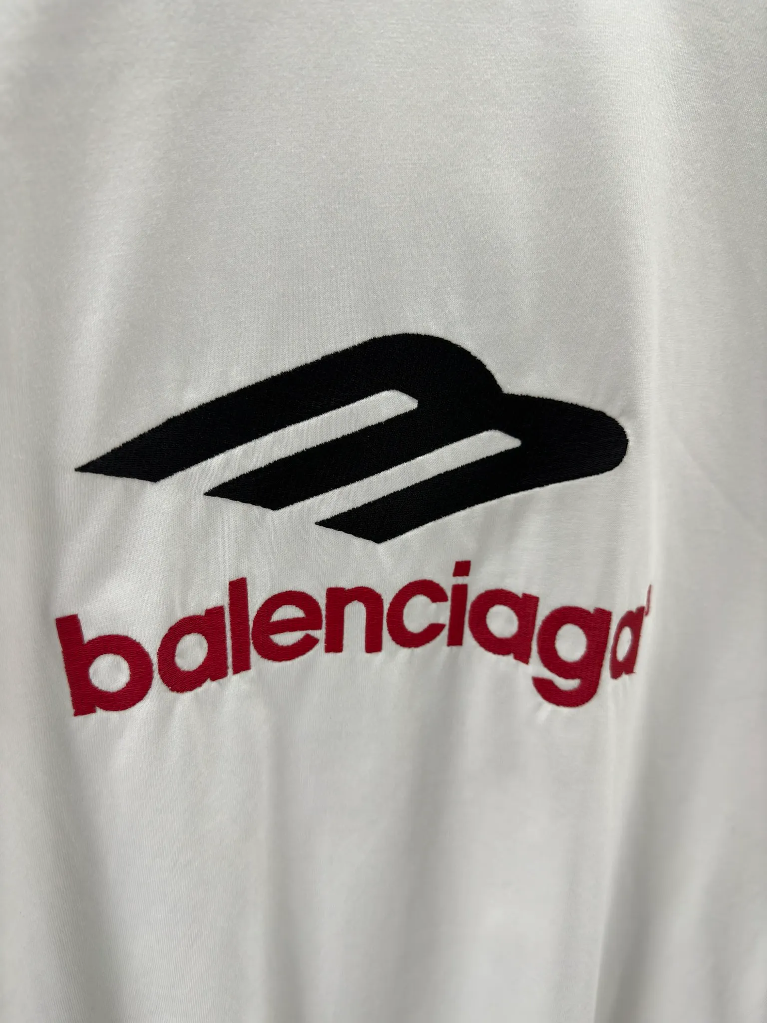 🅿️250 BALENCI*GA Paris 3M embroidered long sleeve. The fabric is made of Paris custom-woven and dyed double yarn pure cotton fabric. The weight is 280g. The thread is custom-woven and dyed without color difference. The front and back panels are embroidered with imported Tajima machines. Two high-temperature setting washes. os dropped shoulders and loose version. Same style for men and women -Color: black ivory -SIZE: XS S M L Style No. 8610#