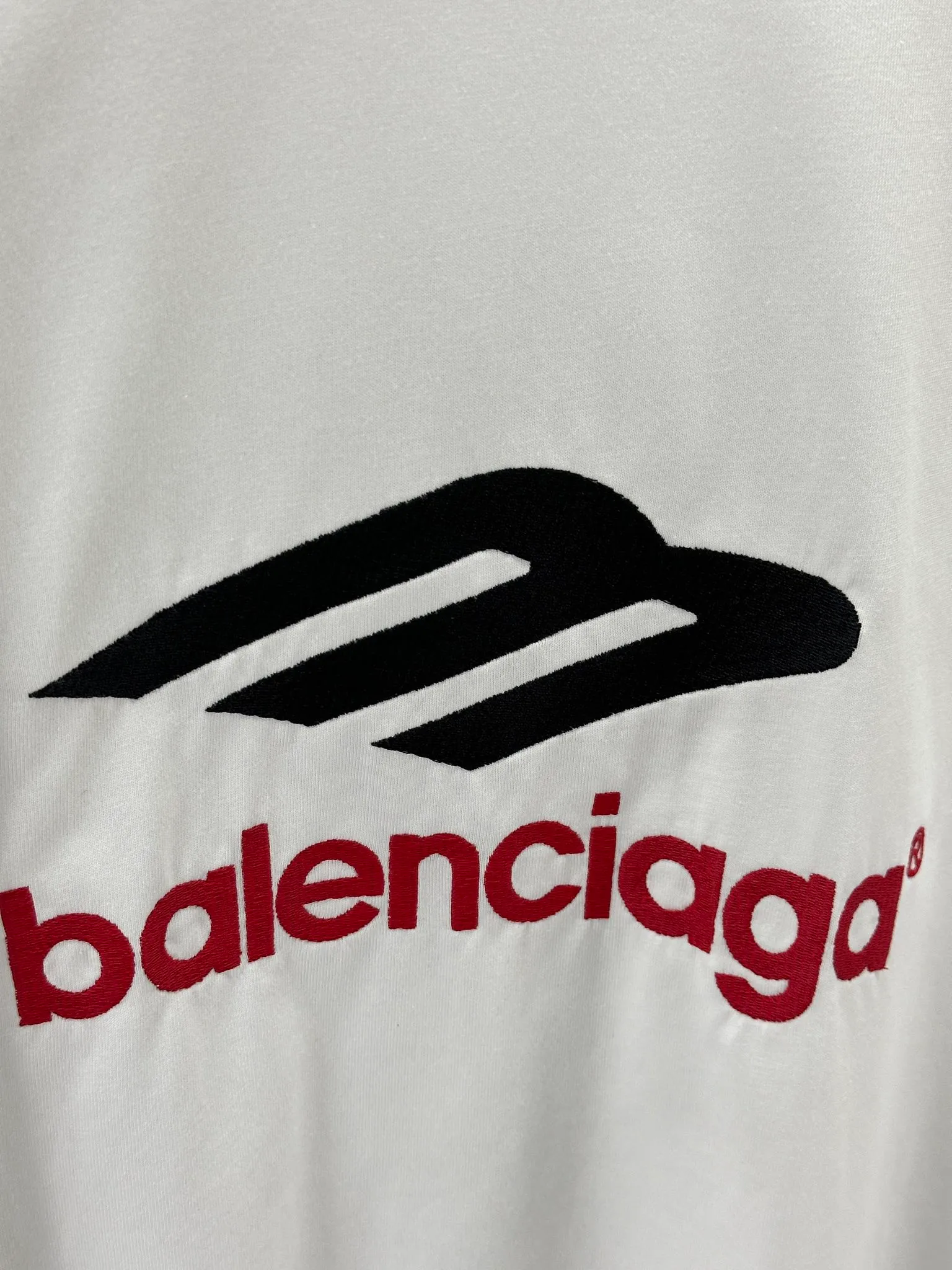 🅿️250 BALENCI*GA Paris 3M embroidered long sleeve. The fabric is made of Paris custom-woven and dyed double yarn pure cotton fabric. The weight is 280g. The thread is custom-woven and dyed without color difference. The front and back panels are embroidered with imported Tajima machines. Two high-temperature setting washes. os dropped shoulders and loose version. Same style for men and women -Color: black ivory -SIZE: XS S M L Style No. 8610#