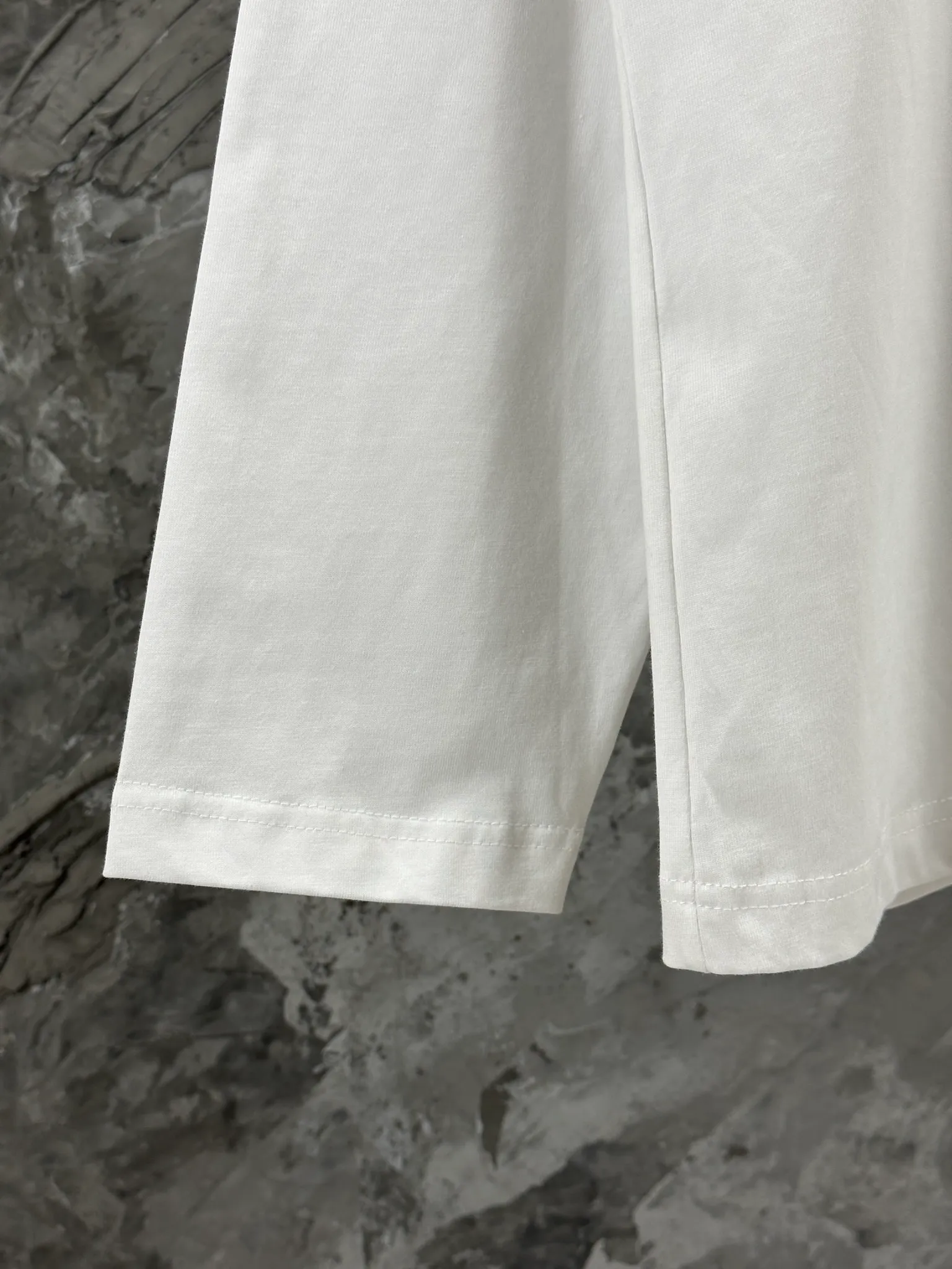 🅿️250 BALENCI*GA Paris 3M embroidered long sleeve. The fabric is made of Paris custom-woven and dyed double yarn pure cotton fabric. The weight is 280g. The thread is custom-woven and dyed without color difference. The front and back panels are embroidered with imported Tajima machines. Two high-temperature setting washes. os dropped shoulders and loose version. Same style for men and women -Color: black ivory -SIZE: XS S M L Style No. 8610#