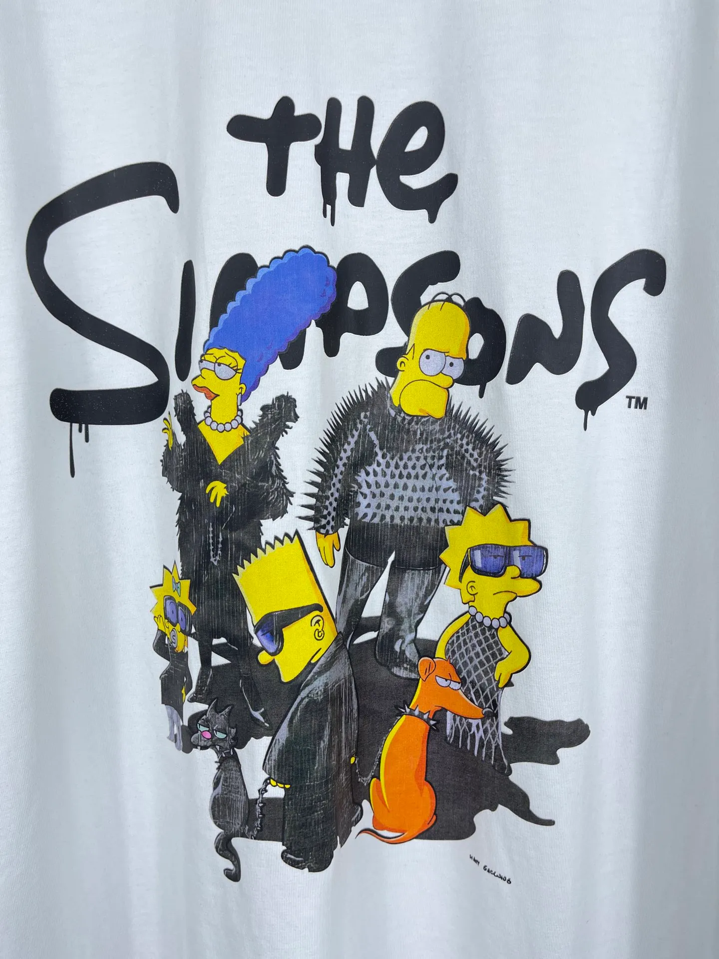 🅿️170 Actual Photos [Top version. Official website quality] BALENCI*GA/Paris. Co-branded model BALENCI*GA.x THE SIMPSONS Simpson co-branded short-sleeved T-shirt. The fabric is made of Paris ZP custom-woven and dyed cotton double yarn. The net weight is 260 grams. The cloth surface is clean. The cloth pattern is clear, soft and comfortable. The threads are dyed with no color difference. The classic pattern is made with Kornit digital direct printing machine, the effect is three-dimensional, the color is aligned with ZP, no burrs, the LOGO is embroidered on the back hem, and the brick cabinet is restored. It is produced in Jubie market based on the pictures. You are welcome to compare the version and use the OS loose shoulder version. Same style for men and women Code: BL223053 Color: Black. White. Blue Size: XS to L