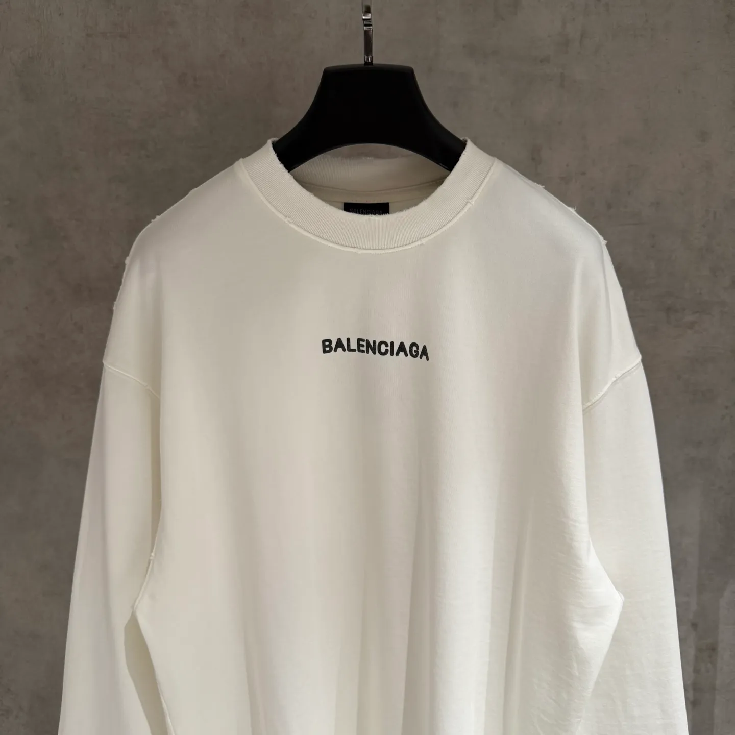 🅿️330 Strict quality control] Balenciaga 25ss three-dimensional foam printed short-sleeved T-shirt. The fabric is made of 420 grams of pure cotton fabric with Salona thread. The pattern uses three-dimensional foam printing technology to perfectly present the original version. Ready-to-wear printing after washing. Full body positioning and frayed detail processing. Customized hardware. Thread. Accessories. Matching. Same style for men and women. Black, white and gray 3 colors. Code number: M-2xl.