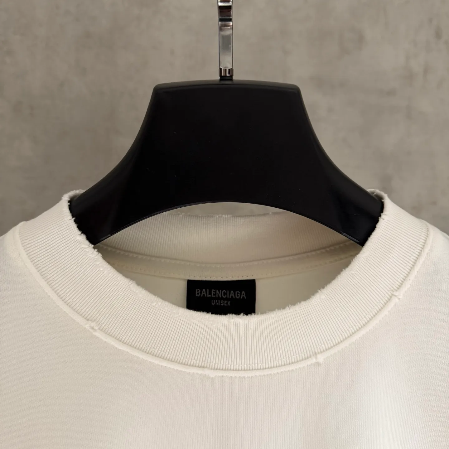 🅿️330 Strict quality control] Balenciaga 25ss three-dimensional foam printed short-sleeved T-shirt. The fabric is made of 420 grams of pure cotton fabric with Salona thread. The pattern uses three-dimensional foam printing technology to perfectly present the original version. Ready-to-wear printing after washing. Full body positioning and frayed detail processing. Customized hardware. Thread. Accessories. Matching. Same style for men and women. Black, white and gray 3 colors. Code number: M-2xl.