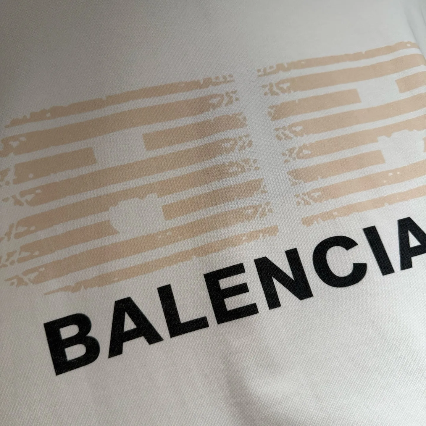 🅿️330 Strict quality control] Balenciaga 25ss three-dimensional foam printed short-sleeved T-shirt. The fabric is made of 420 grams of pure cotton fabric with Salona thread. The pattern uses three-dimensional foam printing technology to perfectly present the original version. Ready-to-wear printing after washing. Full body positioning and frayed detail processing. Customized hardware. Thread. Accessories. Matching. Same style for men and women. Black, white and gray 3 colors. Code number: M-2xl.