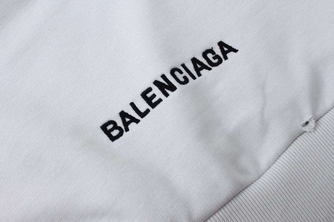 🅿️300 Detailed picture [Top version. Official website quality] BALENCI*GA/Paris BALENCI*GA#Valentine's Day. The latest model limited to Chinese Valentine's Day, love embroidered hooded sweatshirt. Brick cabinet synchronization. The fabric is made of Paris ZP custom-woven and dyed cotton double-yarn David sweatshirt. The weight is 450 grams. The cloth surface is clean. The cloth pattern is clear. Soft and comfortable. The color fastness is good. It is not easy to change color. The threads are woven and dyed with no color difference. The front and back embroidery is embroidered with an embroidery machine imported from Tajima. The effect is three-dimensional, and the version adopts the OS loose off-shoulder version. Same style for men and women. Code: BL238011 Color: washed black. Off-white. Size: XS S M L