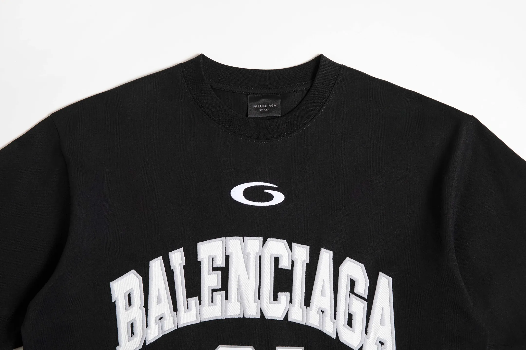 🅿️200 9180# Detailed picture Top version [[BALENCIA*GA] official website quality Paris new basketball jersey embroidered printed short-sleeved T-shirt OS version loose dropped shoulders Unisex fabric: 260 grams 100% cotton double yarn Process: embroidery printing on the front panel Car stamp in the lower left corner Back panel printing Garment washing Shape fixing Color: black white blue purple yellow Size: XS S M L
