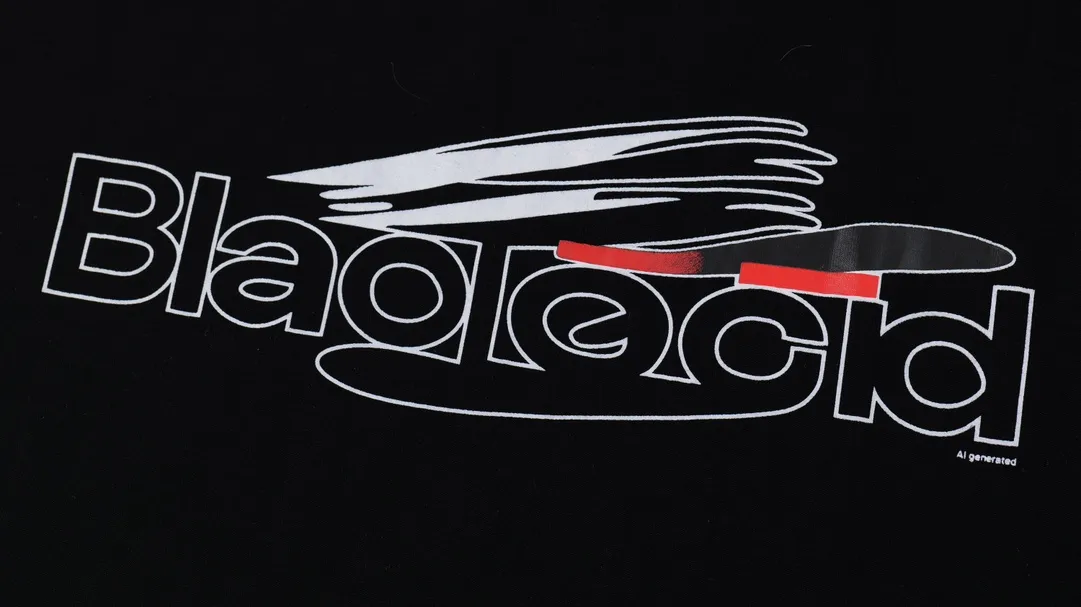 [New] Top tested version BALENCIAGA/Balenciaga 2024 SS AIGENERATED series new reverse stitched short-sleeved T-shirt ✅No.1 quality in the market Real ceiling quality ✅All original development pays attention to detail pictures to avoid mixed distribution of stolen pictures by merchants ✅Correct 260g custom-woven and dyed double yarn pure cotton fabric Custom-dyed threads have no color difference ✅Correctly imported material printing Dot direct injection process Letters are clear and three-dimensional, firm and do not fall off ✅Original reverse stitching production Worn and washed, black and gray cuff prints are different, overweight craftsmanship, the same as the original version, different market currency. Let me explain why mine is a little more expensive than others, 1. It seems to be a simple printing or embroidery, but it is not simple at all. 10000% imported machine restoration is not just a lip service. You are welcome to compare with peers. 2. Each model is produced by the company. The details of the workmanship and fabrics are consistent with the original ones. There is no color difference between the details and the counters. Reproduction is not terrible. Whoever is fake is embarrassed. It’s not shameful to make a replica, it’s shameful if you can’t buy the correct version if you make a replica. 3. Note that the threaded collars are all original collars of certain countries and regions, with high wrapping. The width of the neckline and cabinets are accurate to the millimeter. Thick necklines are not easy to deform. The collars of high-end products are all restored cabinets. They are different from the big collars in the world. Ordinary garbage short-sleeves are printed with a print. The clavicle of the upper body is exposed. Please be patient. Customers who have bought genuine products or have seen genuine products will come back to place orders again. This is quality. This is quality. 4. Different styles of washed wheat main wheat, including imported wheat, have different colors and codes. Really restore the counter. As we all know, Balenciaga has different English or different colors on the collar labels of each quarter. This distinguishes the fast food products with the same common main wheat washed wheat. 5. Pay attention to the workmanship. The stitching at the neckline has no folds, smooth and natural without overlapping lines, and truly restores this. This is something that many people cannot do. 6. The fabric is made of 260g Paris-specific double yarn. No one can make better fabrics than my family. There's really no way to compare it with the ordinary version on the market. Respect it. It's genuine and costs thousands of dollars anyway. Don't go for the quality of street stall products. 7. The workmanship is fully restored and the packaging is fully restored. The cost is huge. 8. I guarantee here that this is the highest quality you can find. Size: XS-S-M-L Color: Black Gray P:270