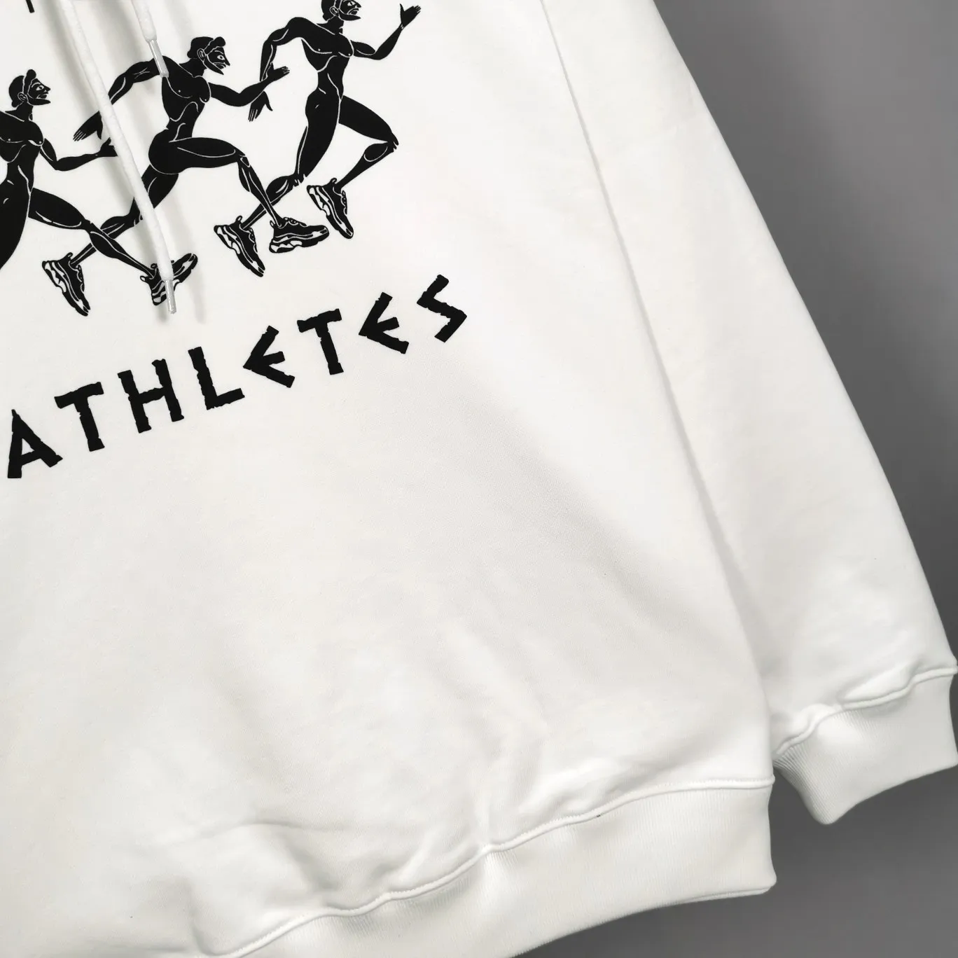 The top tested version of Balenciaga BALENCIAGA running men's running marathon pure cotton loose loose men's and women's couple's same style autumn and winter hoodie hooded sweatshirt. The printing uses imported glue, high covering screen technology, high printing accuracy and no tooth edges. Neat, refreshing, and clear texture. The fabric is made of 480g combed cotton fabric, which is full of drape! Color: Black White Dark Blue Size: XS-L P:450